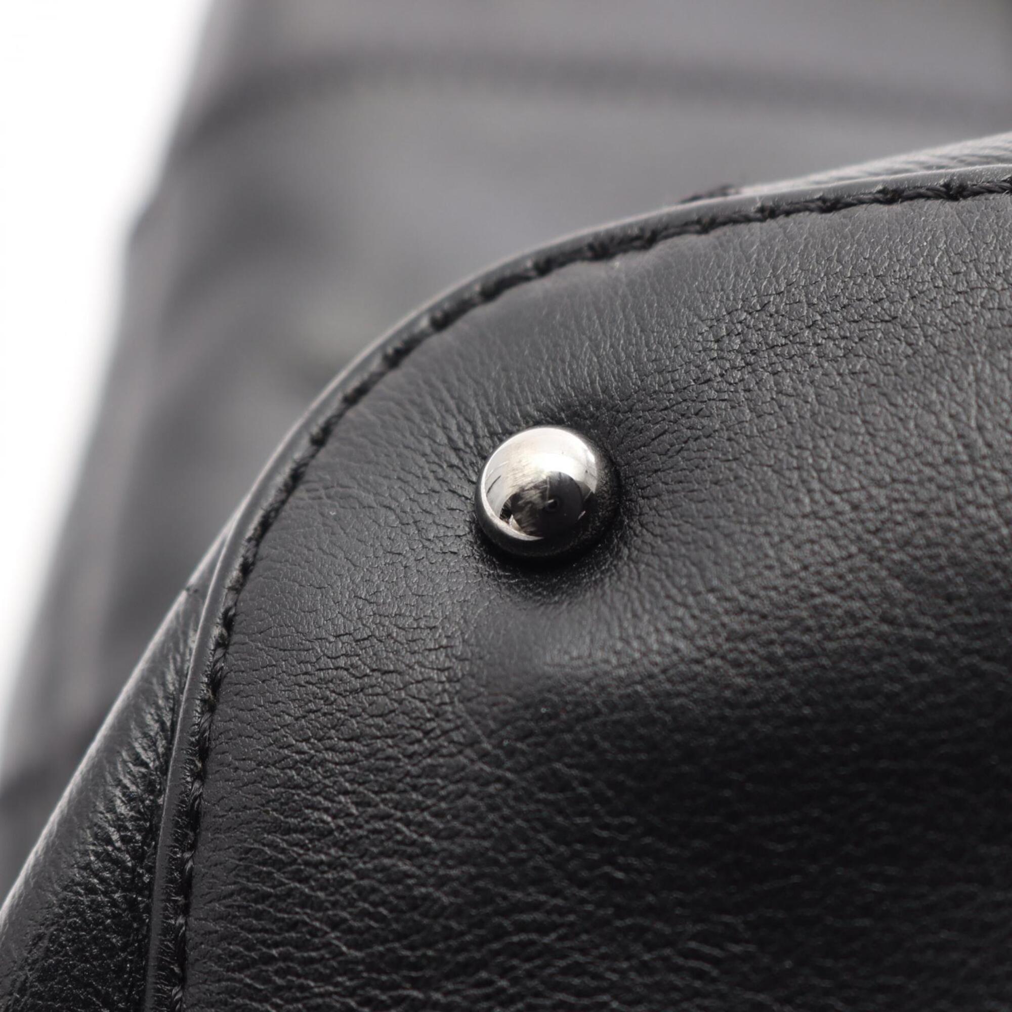 Chanel Black Leather Handbag (Pre-Owned)