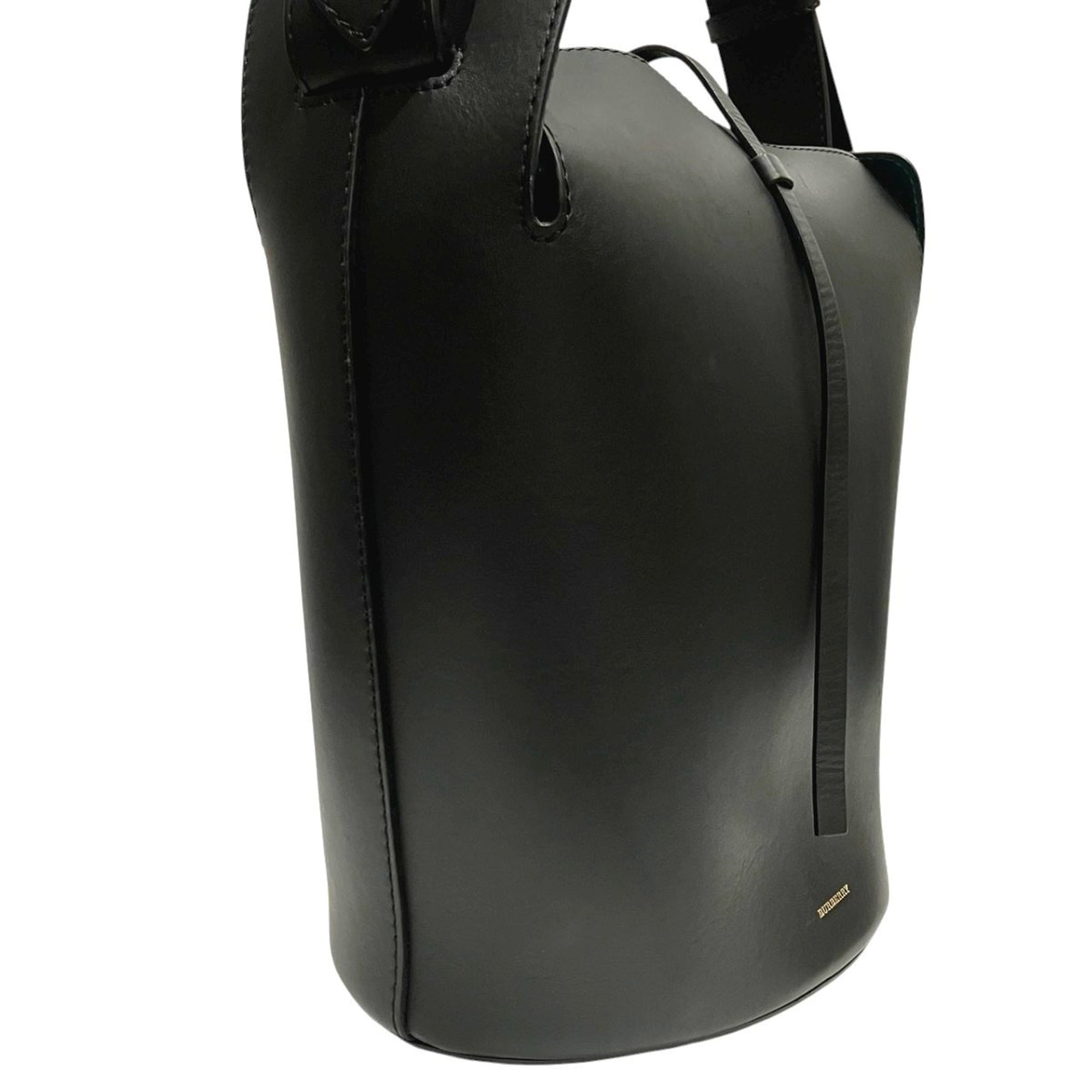 Burberry Black Leather Pouch Shoulder Bag (Pre-Owned)