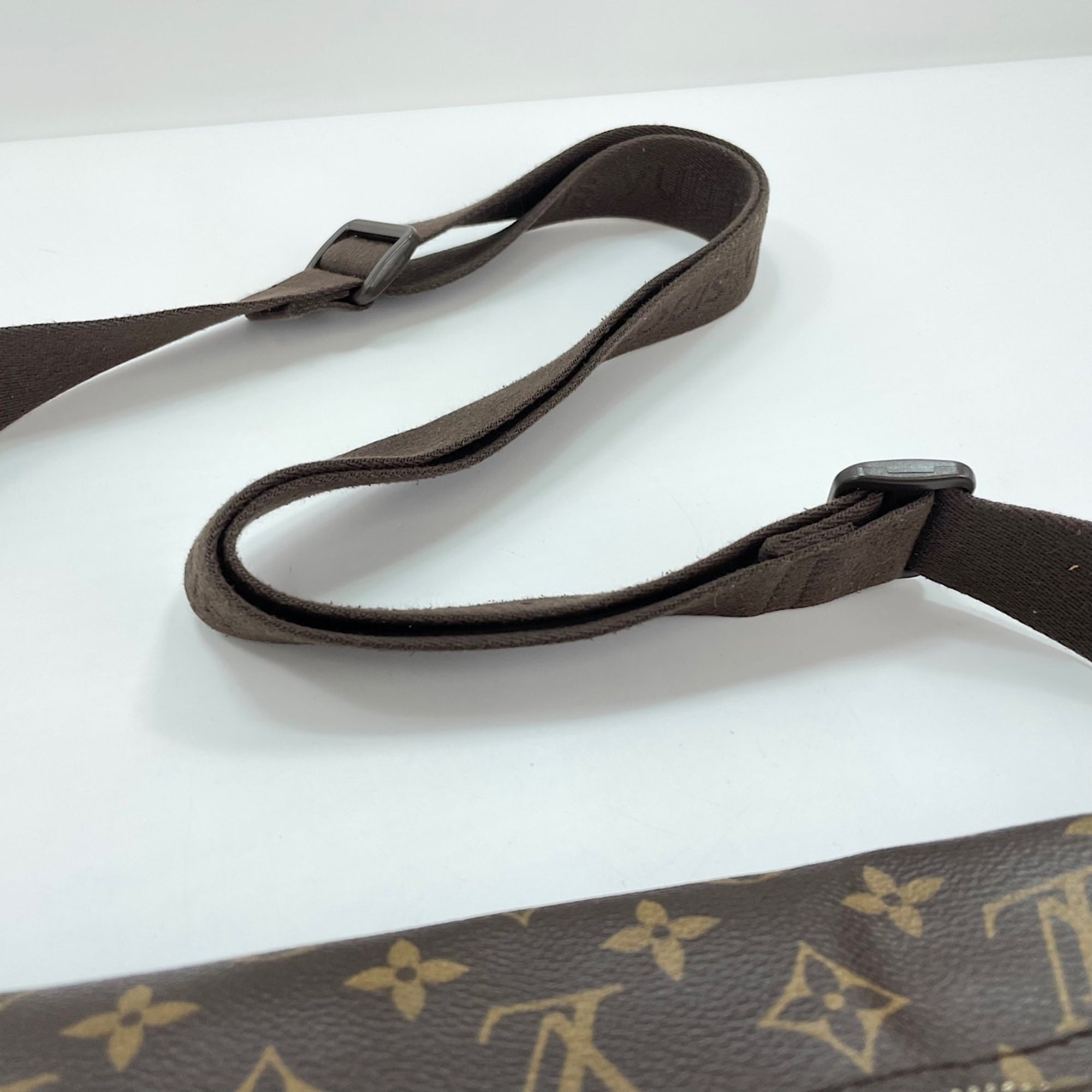 Louis Vuitton Brown Messenger Bag (Pre-Owned)