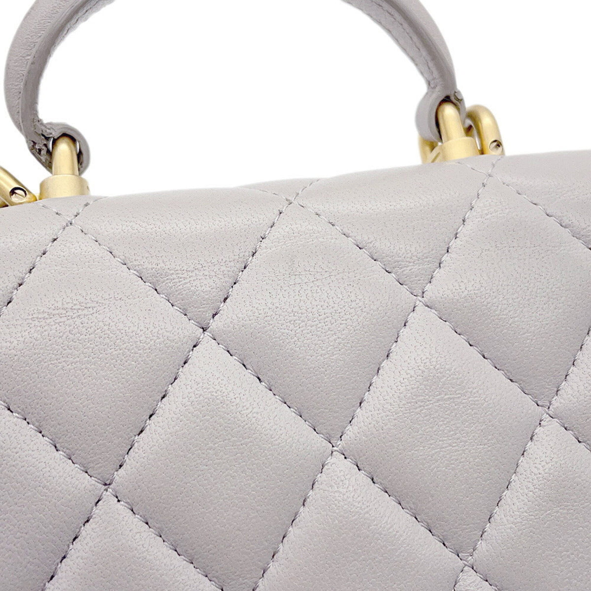Chanel Matelasse Gray Leather Handbag Shoulder Bag (Pre-Owned)