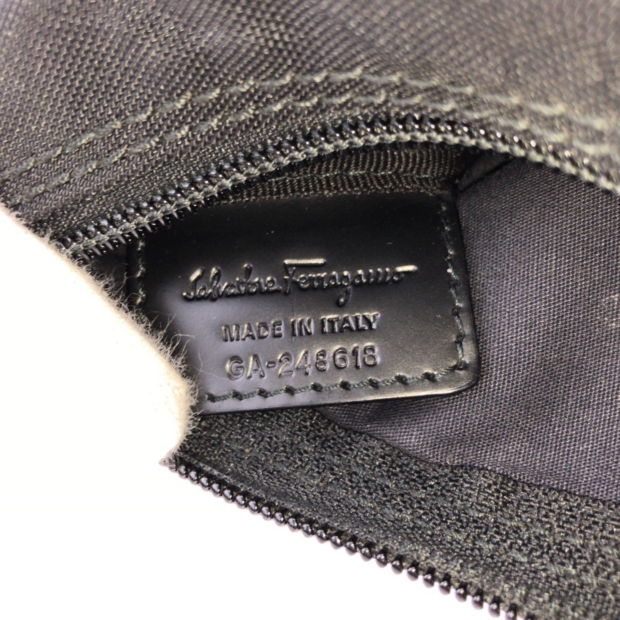 Salvatore Ferragamo Black Nylon Leather Shoulder Bag (Pre-Owned)