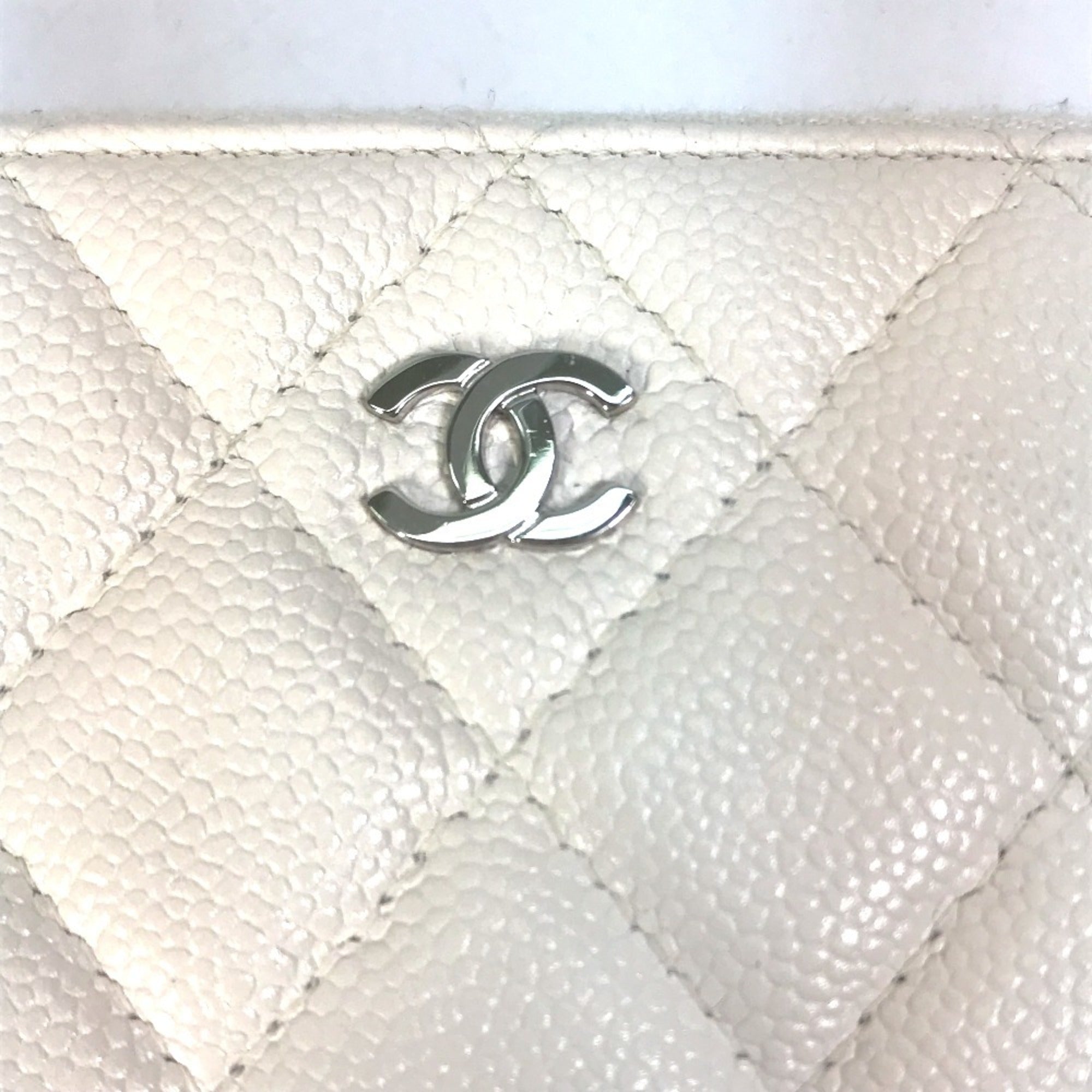 Chanel White Grained Calfskin Long Wallet (Bi-Fold) (Pre-Owned)