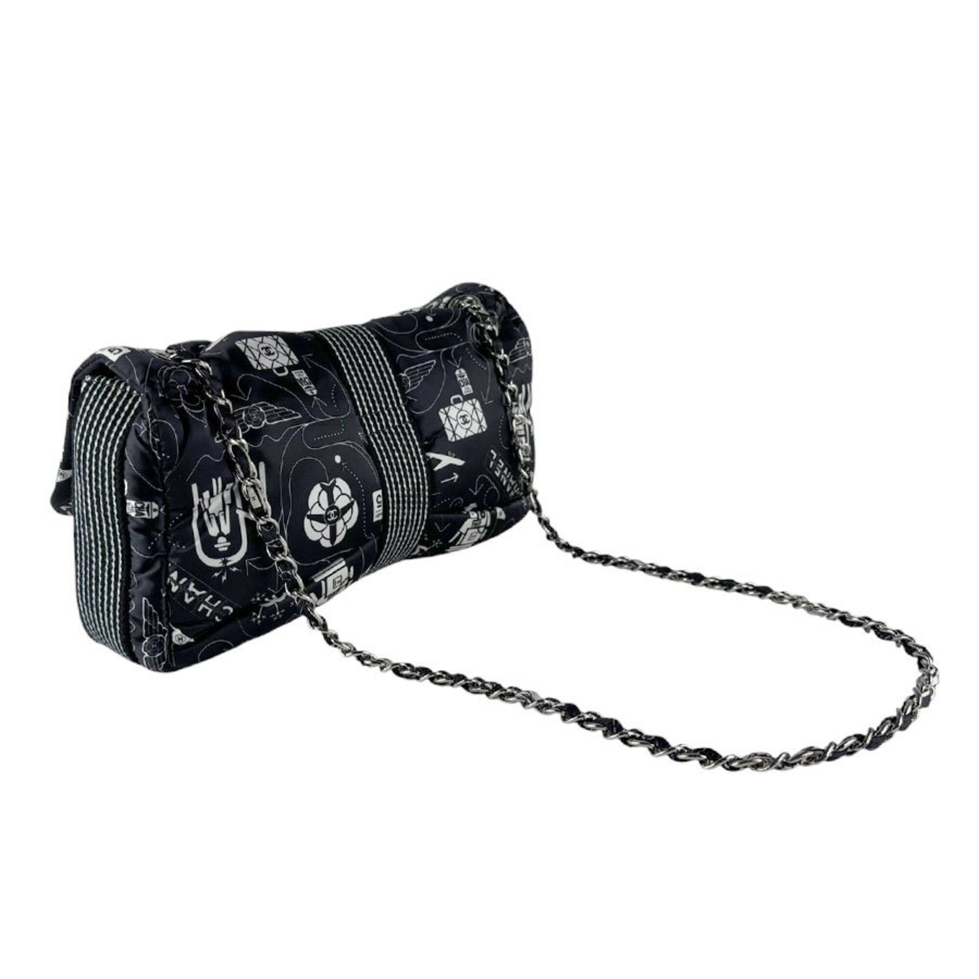 Chanel Black White Nylon Shoulder Bag (Pre-Owned)