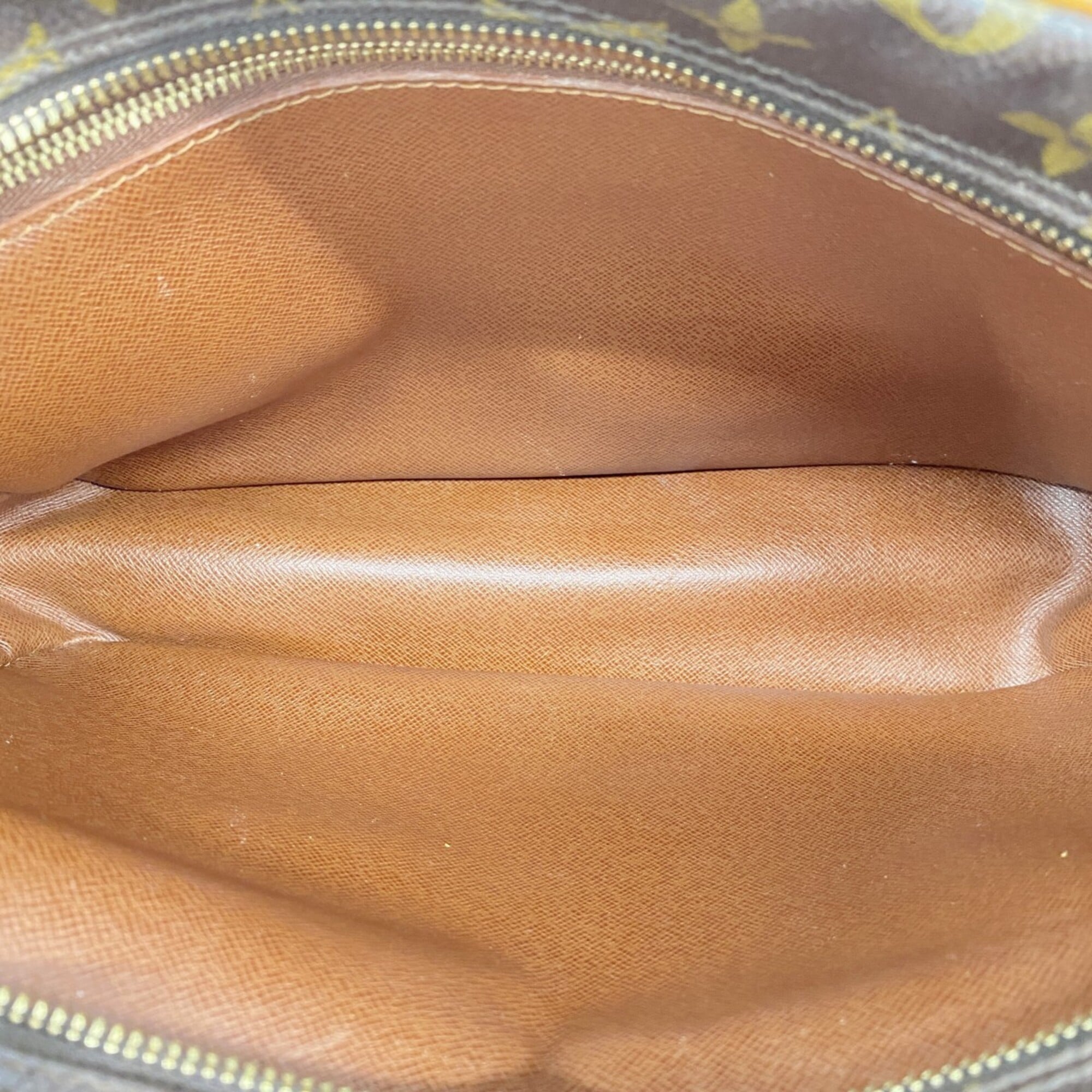 Louis Vuitton Brown Shoulder Bag (Pre-Owned)