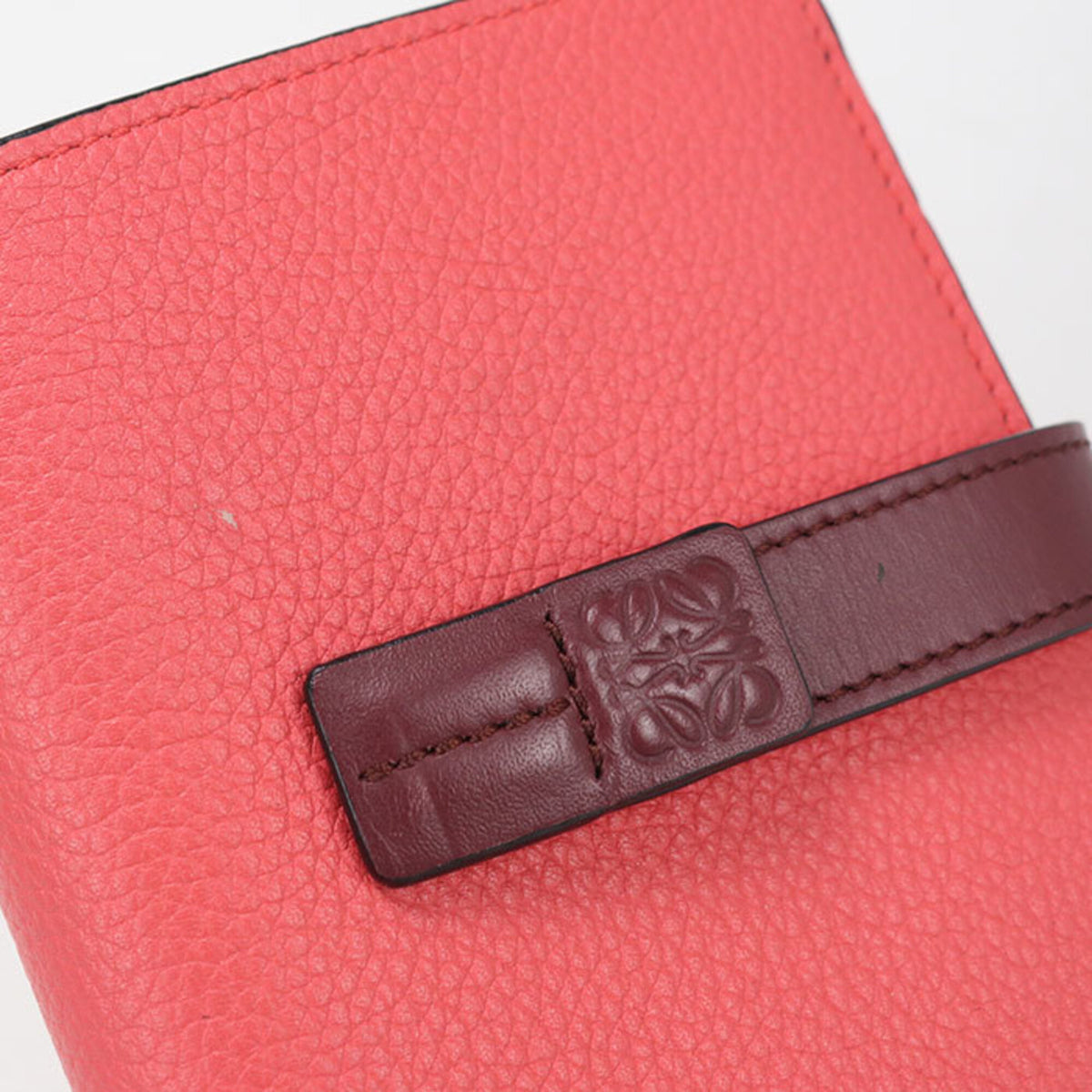 Loewe Red Color Leather Wallet (Bi-Fold) (Pre-Owned)