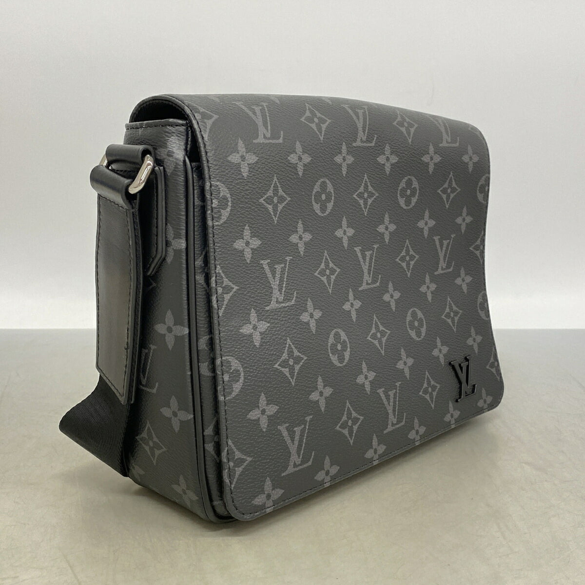 Louis Vuitton Black Shoulder Bag (Pre-Owned)