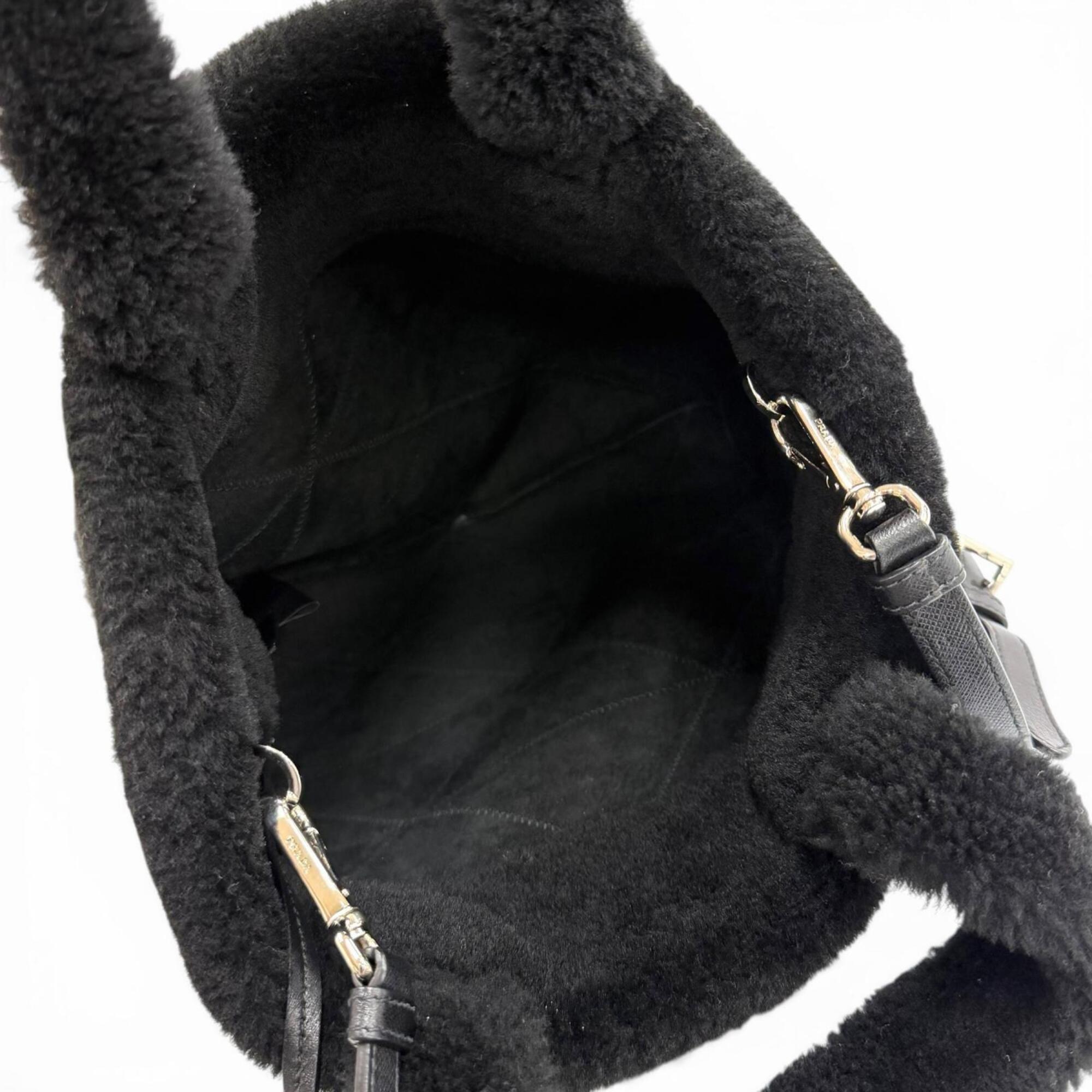 Prada Black Leather Pouch Shoulder Bag (Pre-Owned)