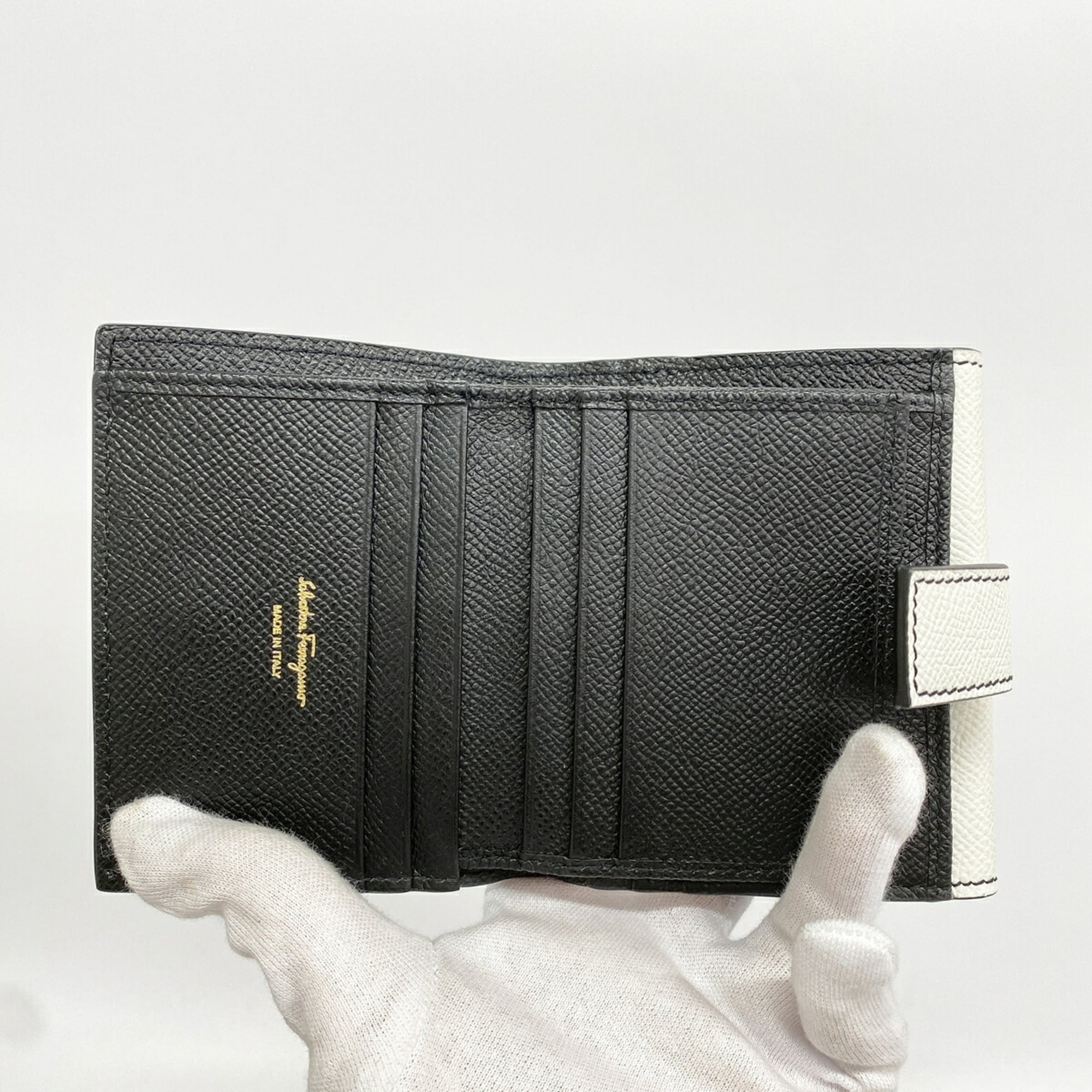 Salvatore Ferragamo Black White Leather Wallet (Bi-Fold) (Pre-Owned)