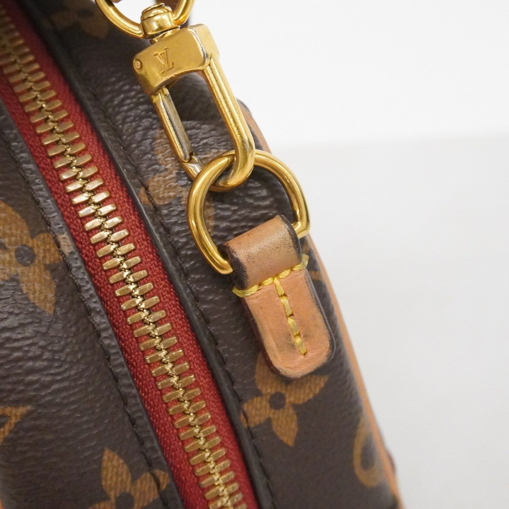 Louis Vuitton Brown Shoulder Bag (Pre-Owned)