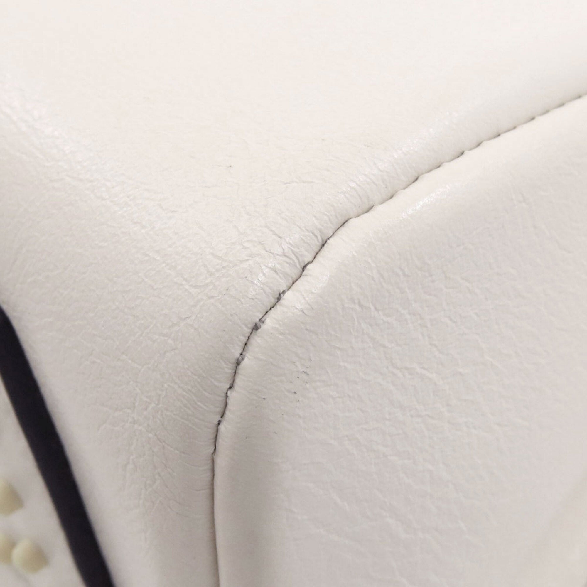 Tod's White Leather Handbag (Pre-Owned)