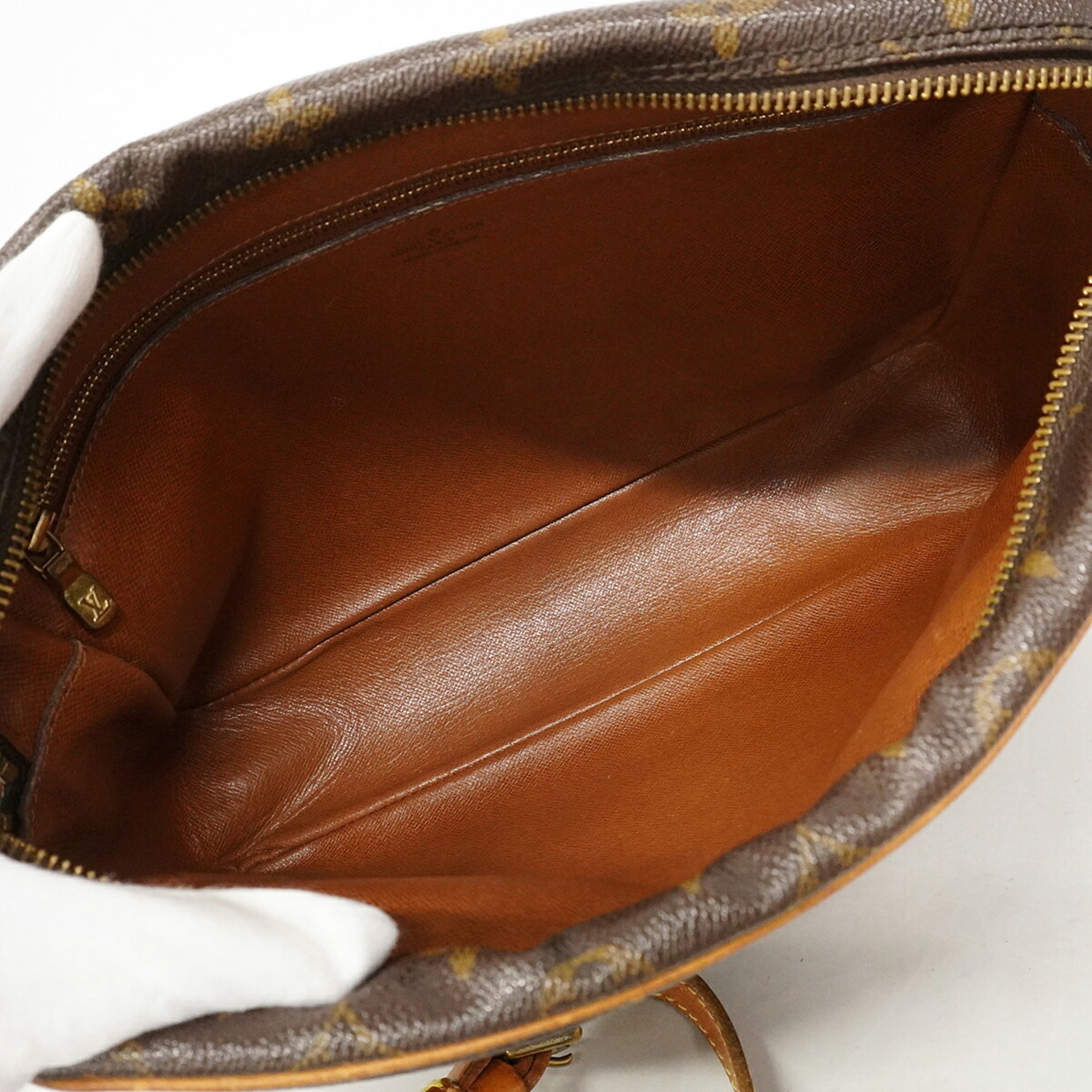 Louis Vuitton Brown Shoulder Bag (Pre-Owned)