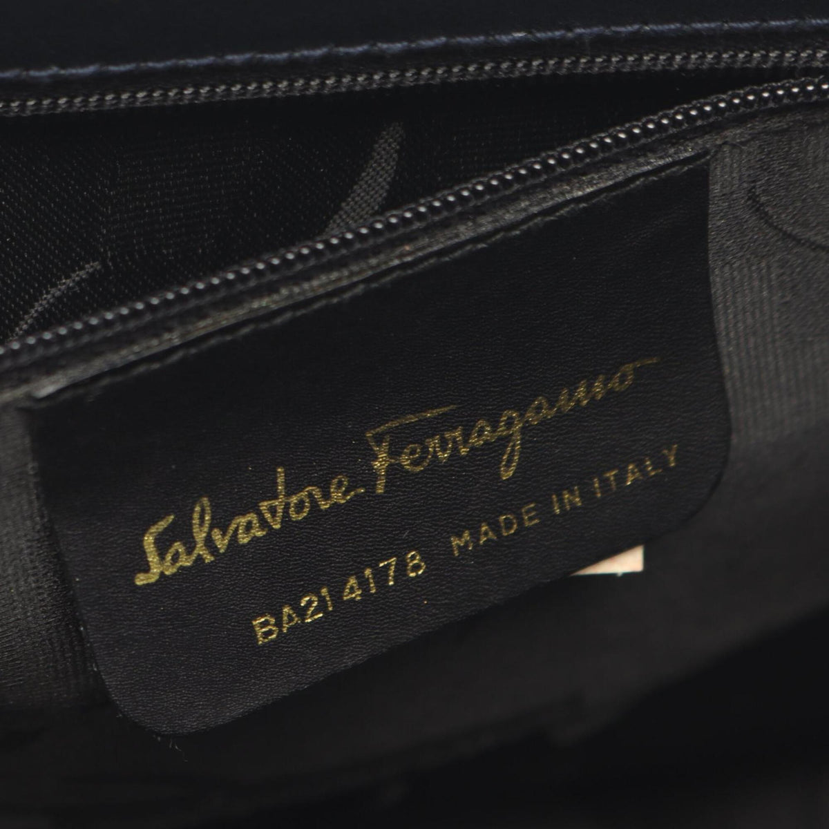 Salvatore Ferragamo Navy Leather Handbag (Pre-Owned)