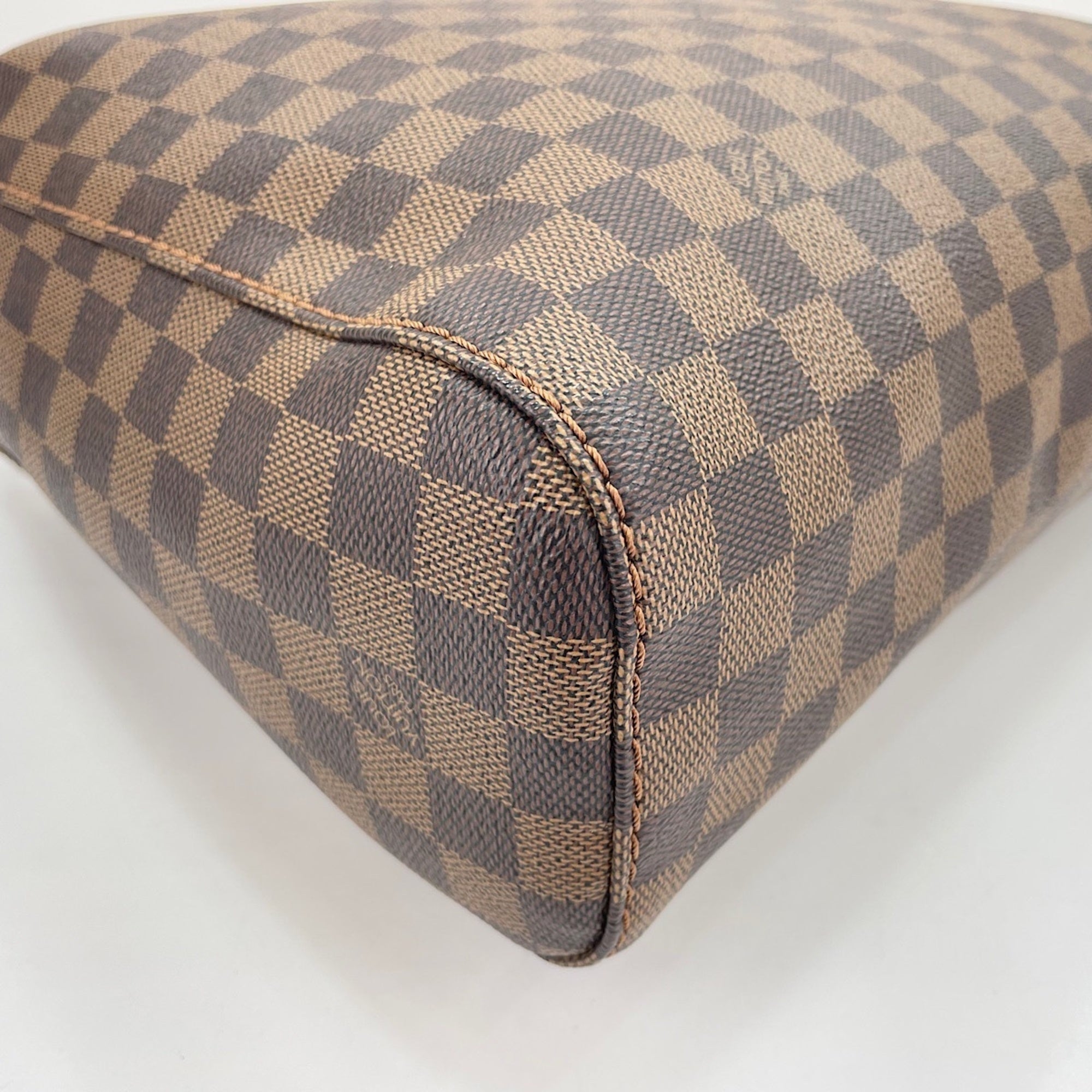 Louis Vuitton Brown Shoulder Bag (Pre-Owned)