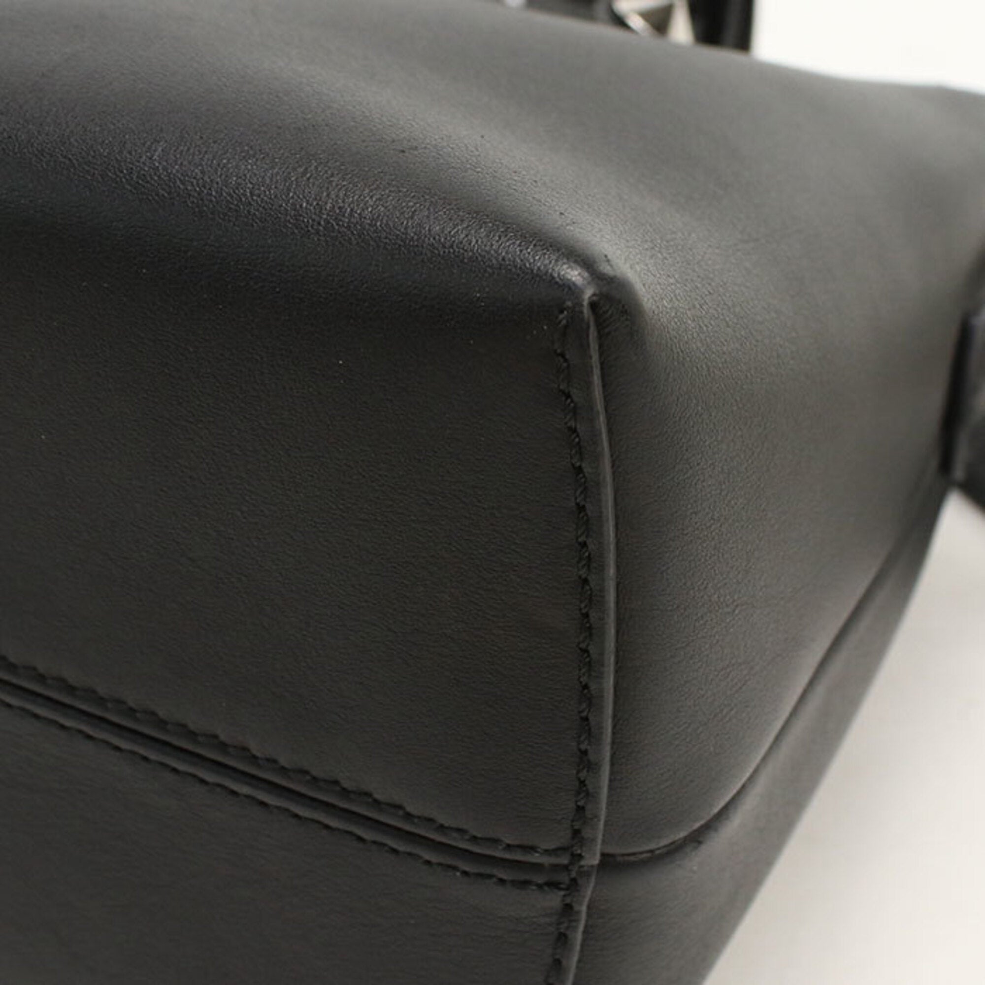 Fendi Black Leather Handbag (Pre-Owned)