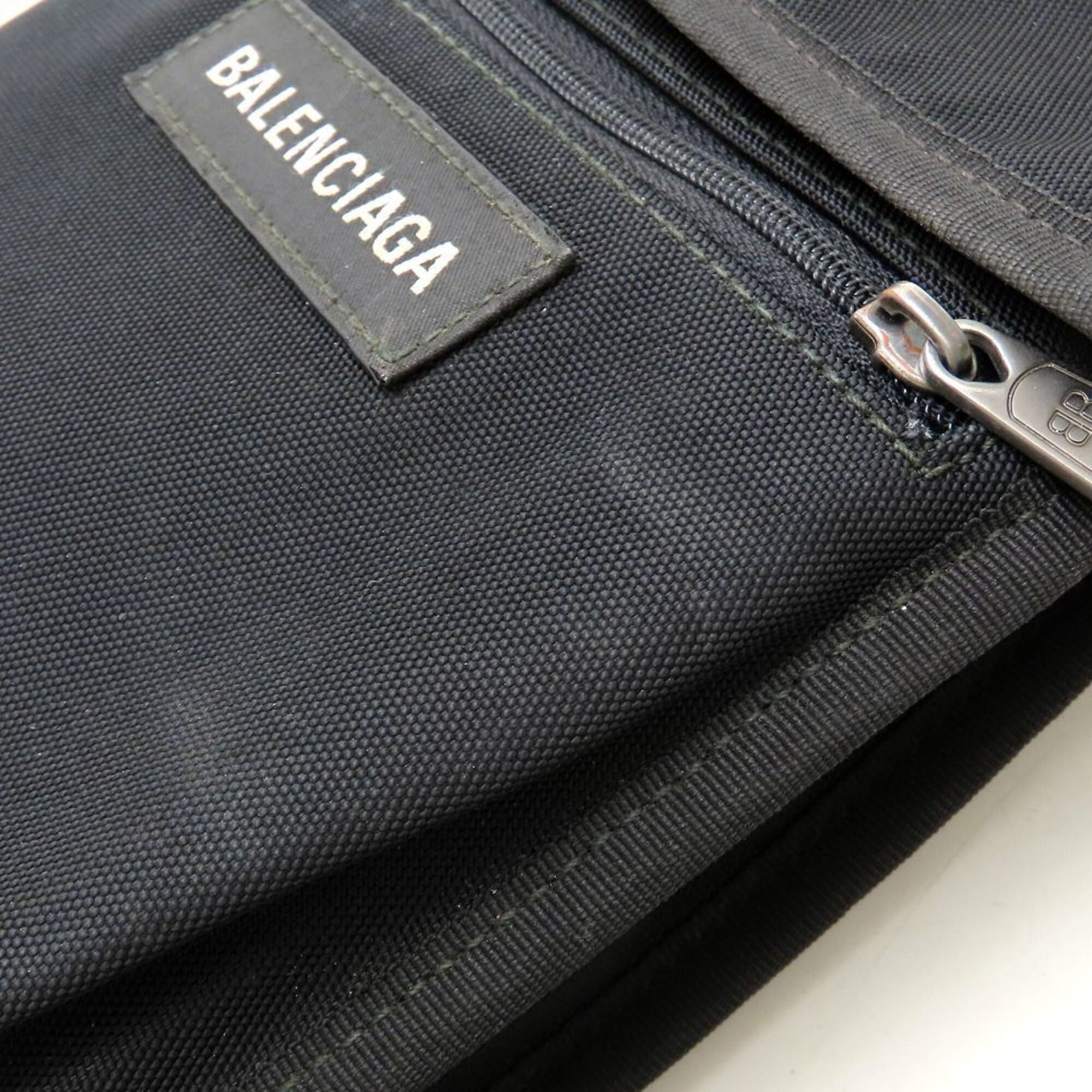 Balenciaga Black Nylon Canvas Shoulder Bag (Pre-Owned)