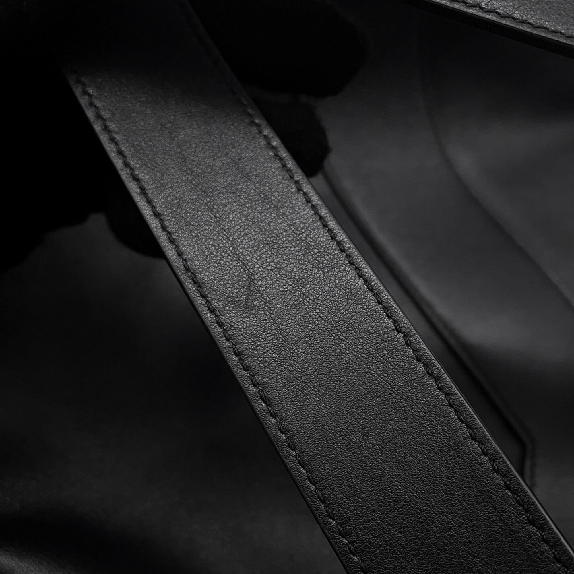 Yves Saint Laurent Black Leather Handbag Tote Bag (Pre-Owned)
