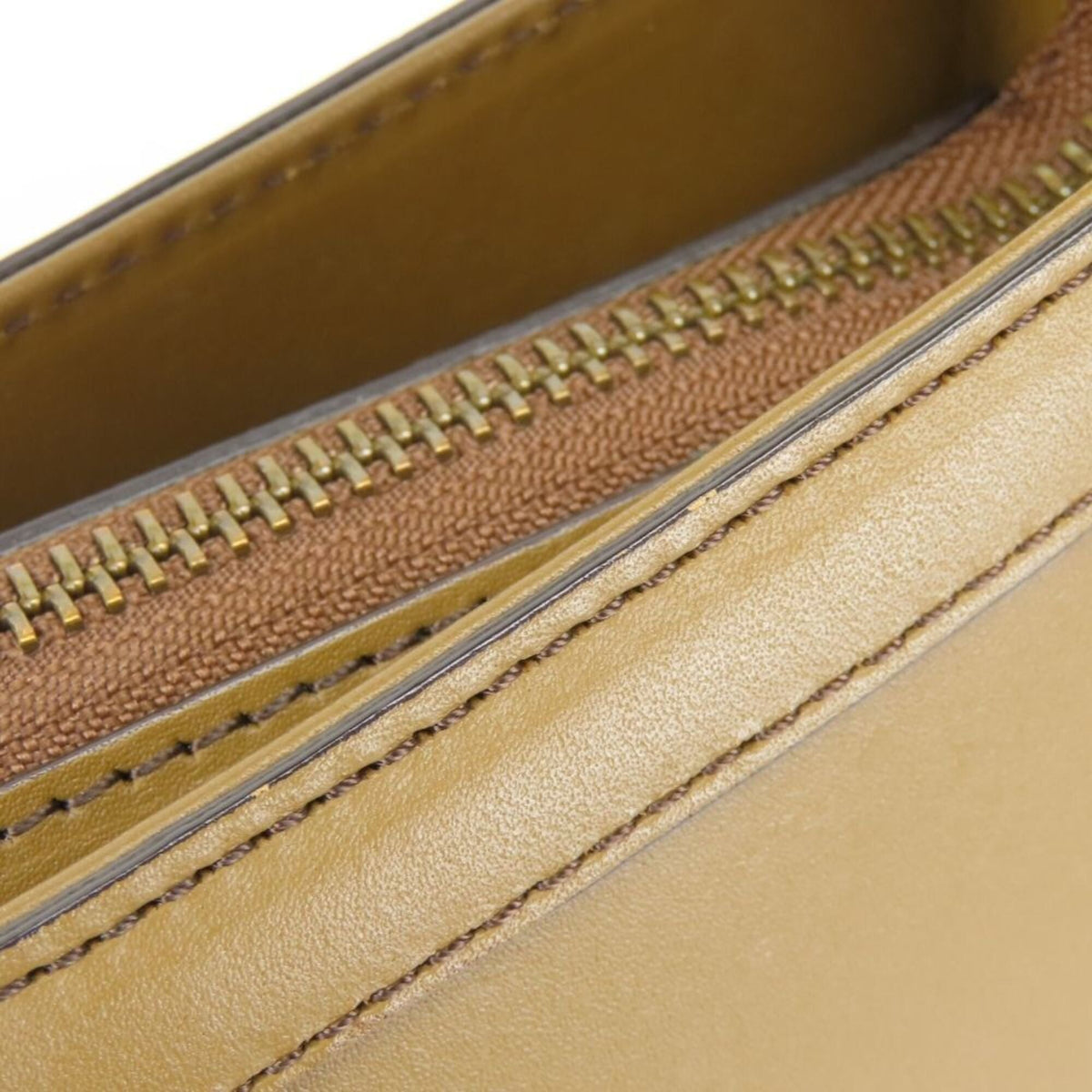 Burberry Brown Leather Shoulder Bag (Pre-Owned)