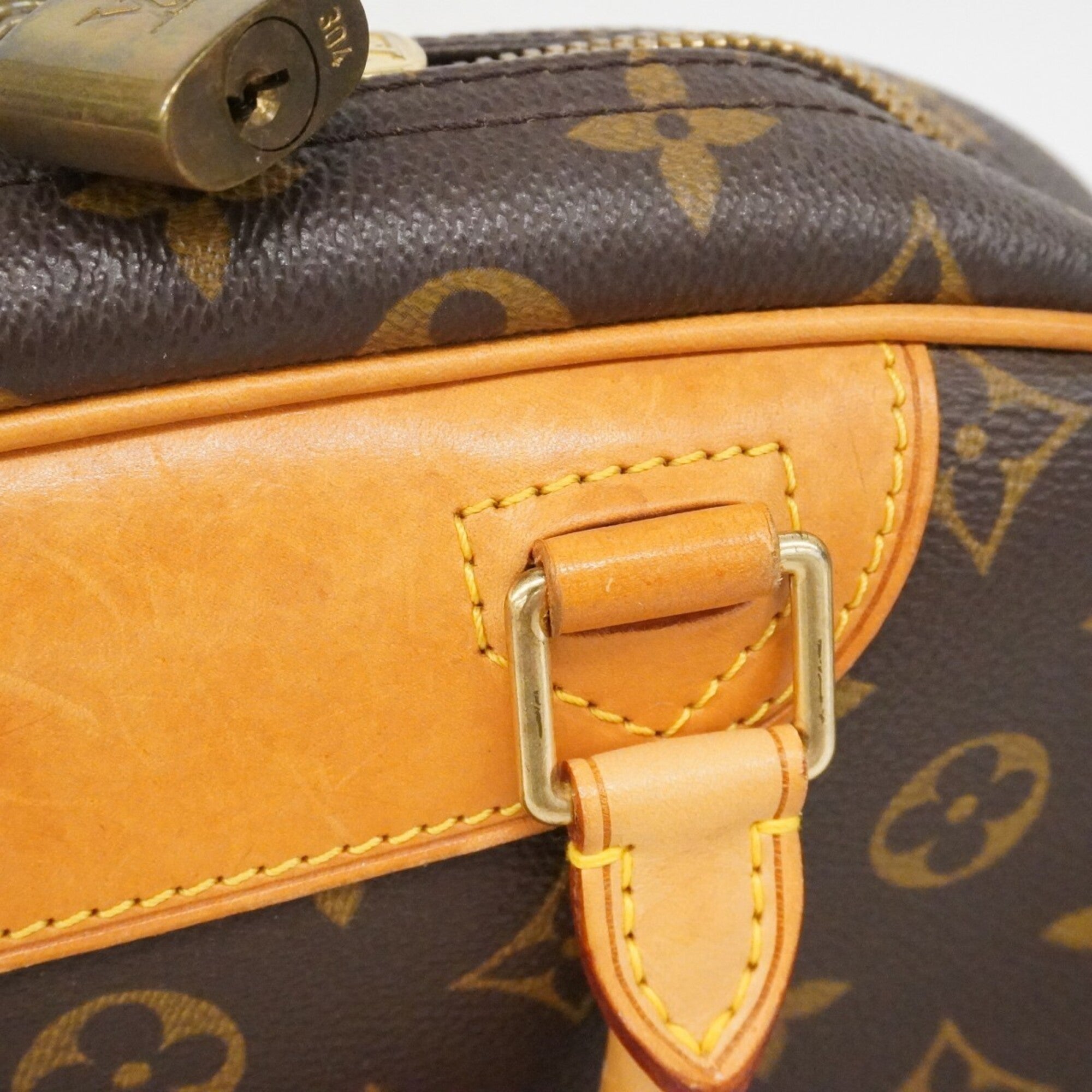 Louis Vuitton Brown Handbag (Pre-Owned)