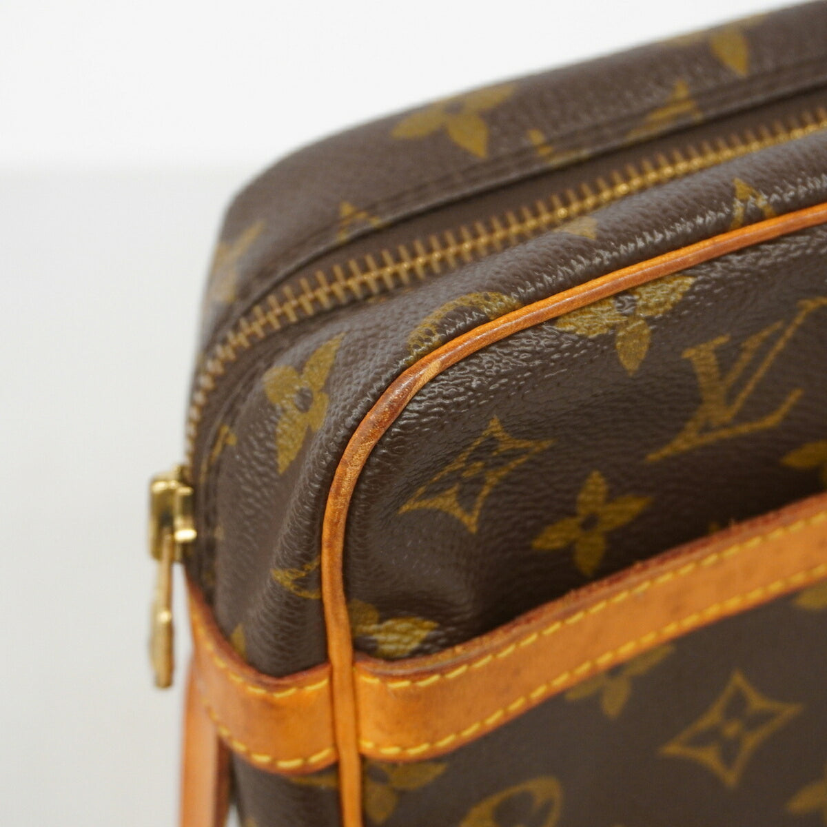 Louis Vuitton Brown Clutch Bag (Pre-Owned)