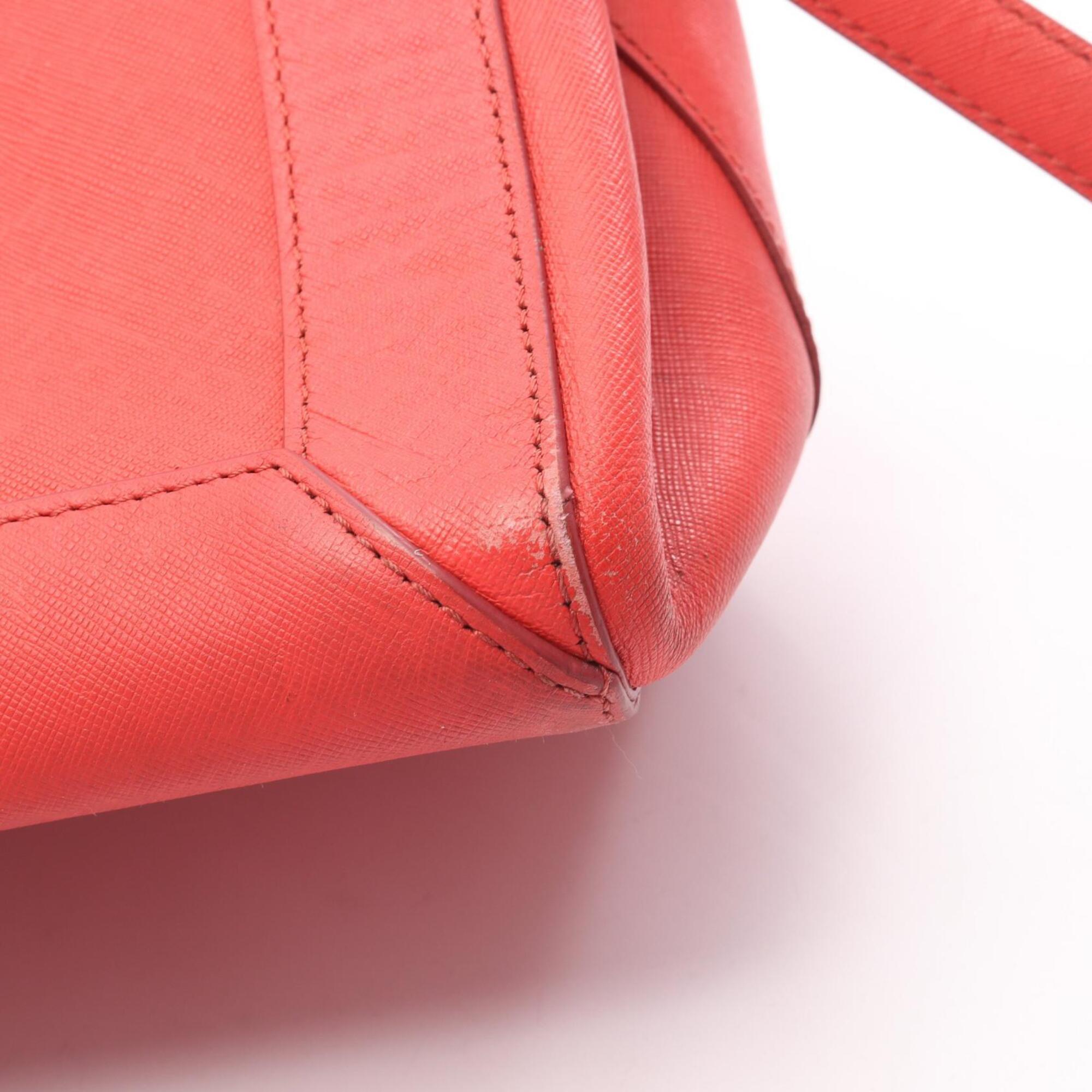 Mcm Red Color Leather Handbag Tote Bag (Pre-Owned)