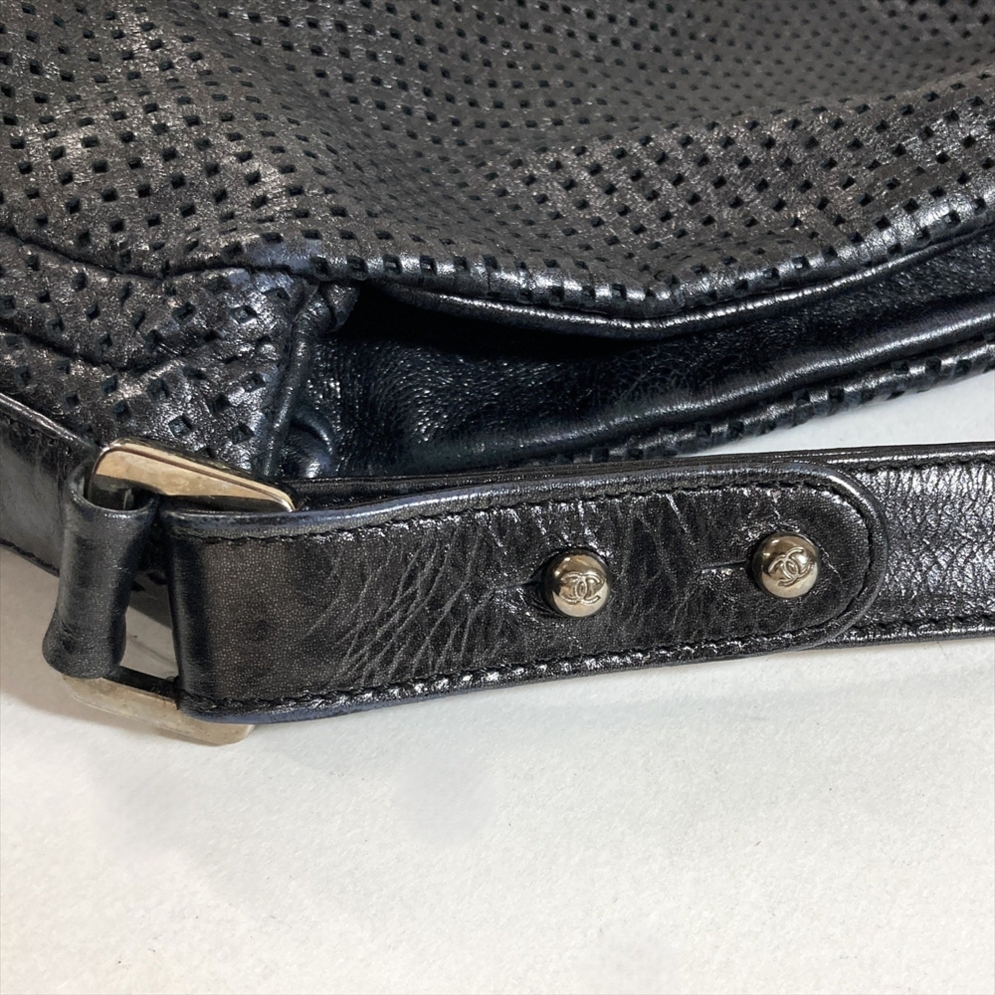 Chanel Black Metallic Leather Handbag (Pre-Owned)