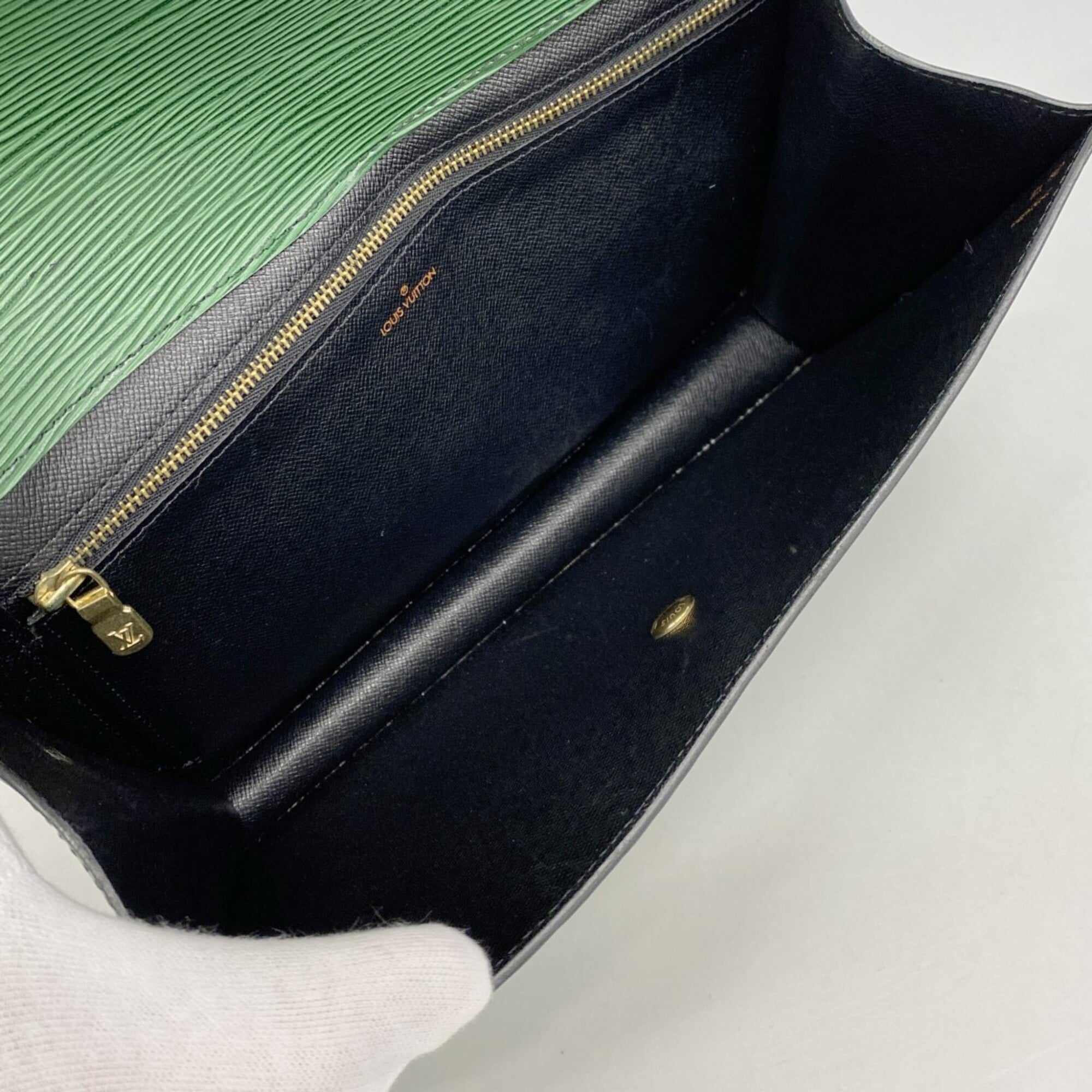 Louis Vuitton Borneo Green Clutch Bag (Pre-Owned)