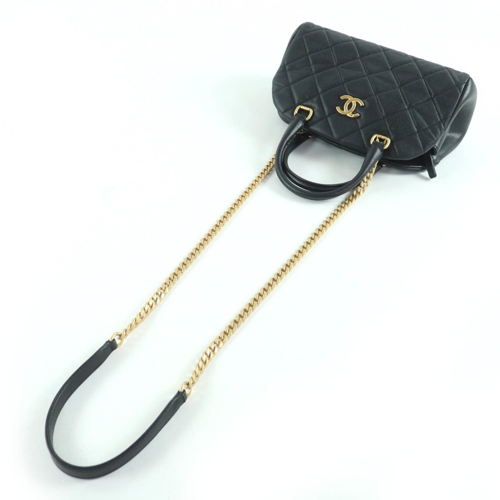 Chanel Matelasse Black Grained Calfskin Handbag (Pre-Owned)