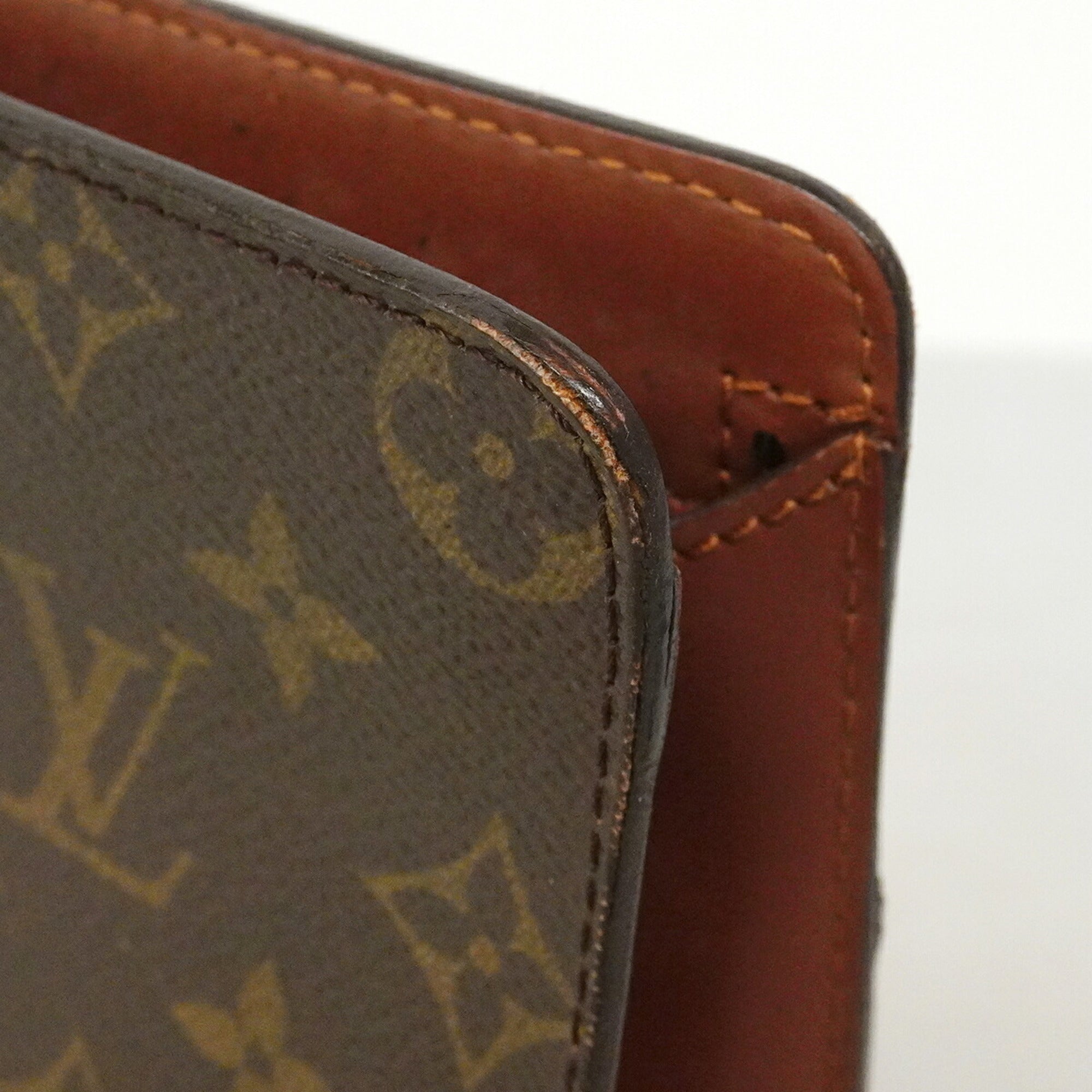 Louis Vuitton Brown Clutch Bag (Pre-Owned)