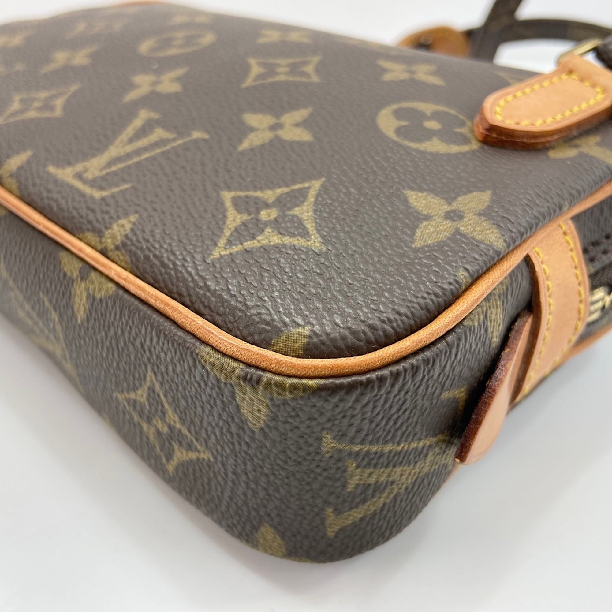 Louis Vuitton Brown Pochette Shoulder Bag (Pre-Owned)