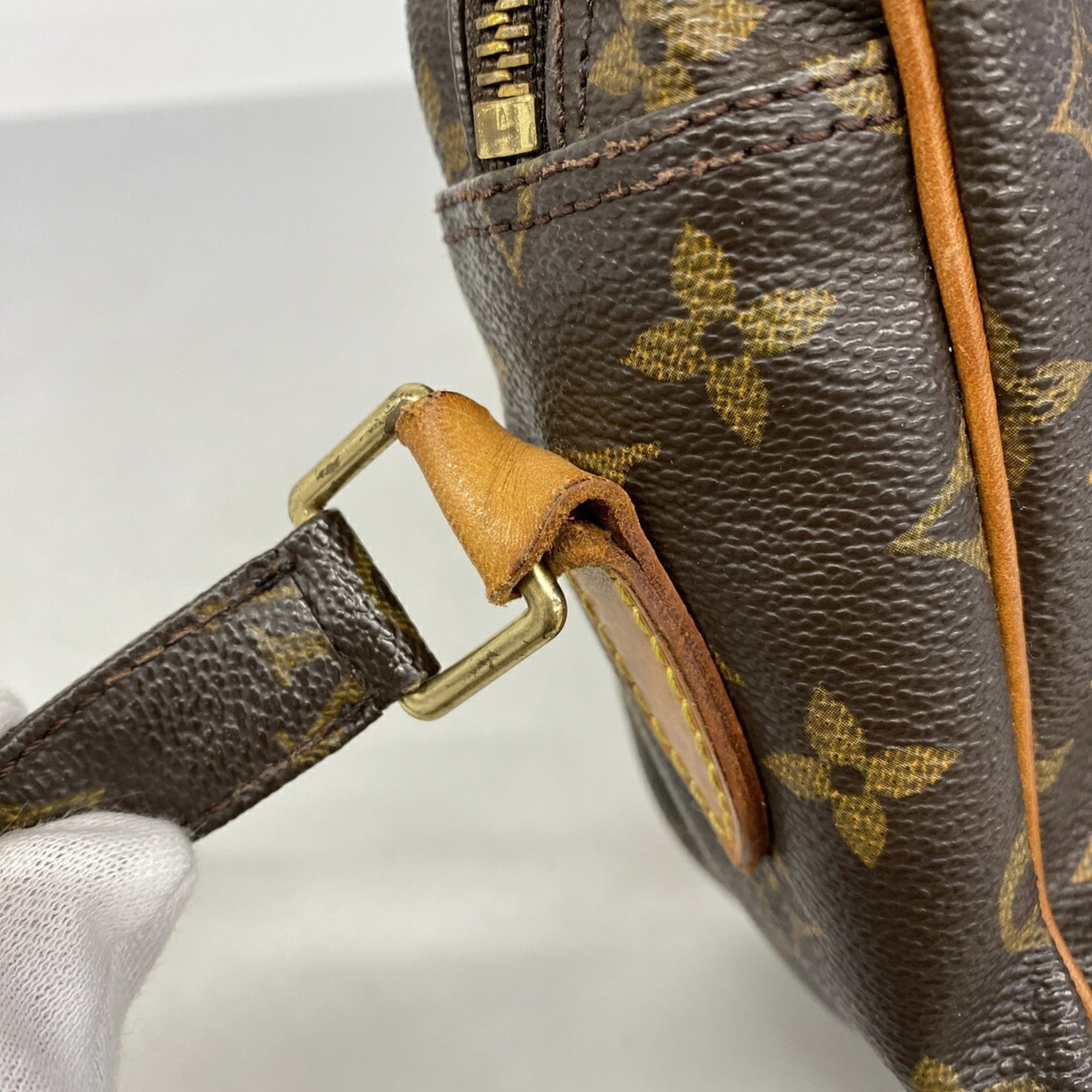 Louis Vuitton Brown Shoulder Bag (Pre-Owned)