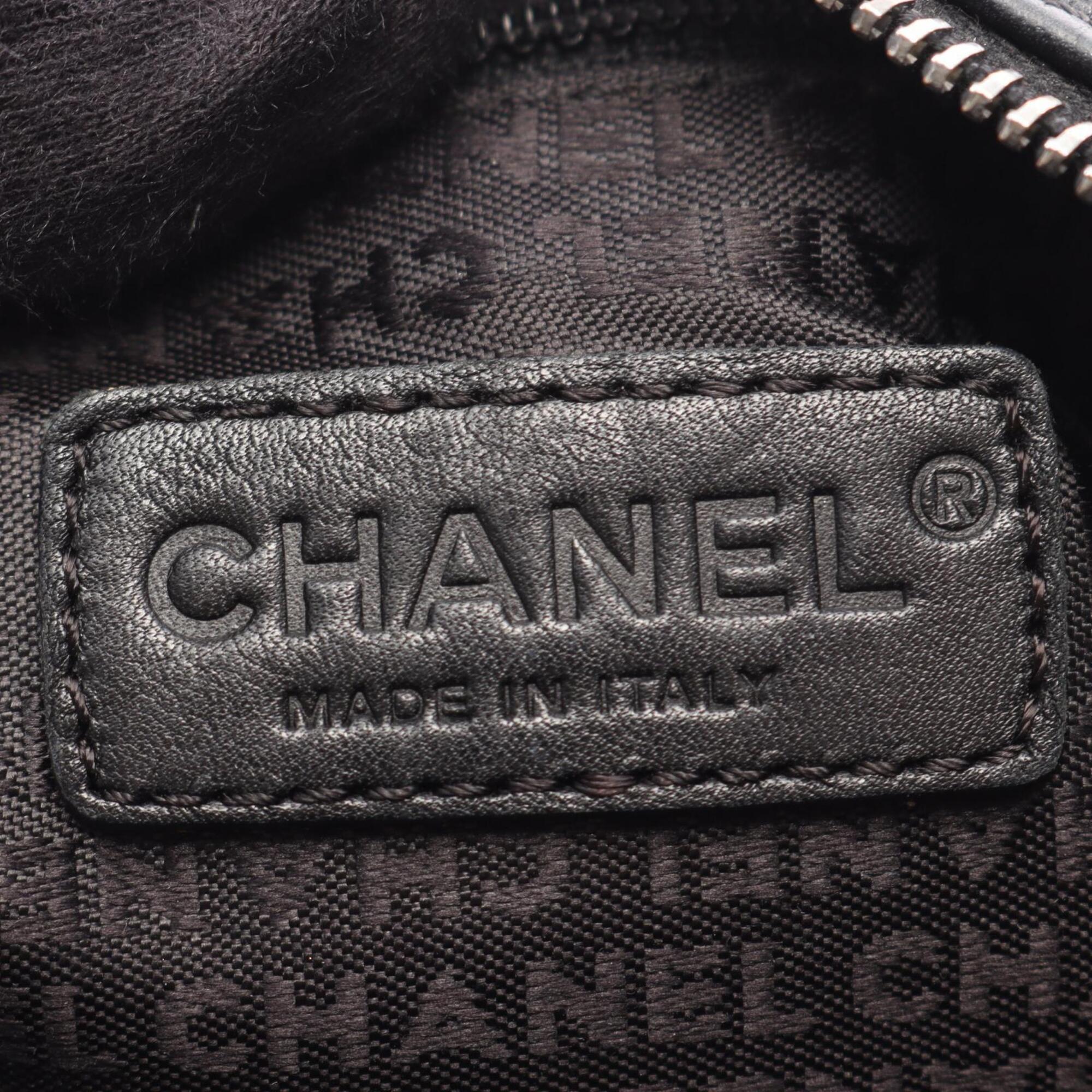 Chanel Black Grained Calfskin Handbag (Pre-Owned)