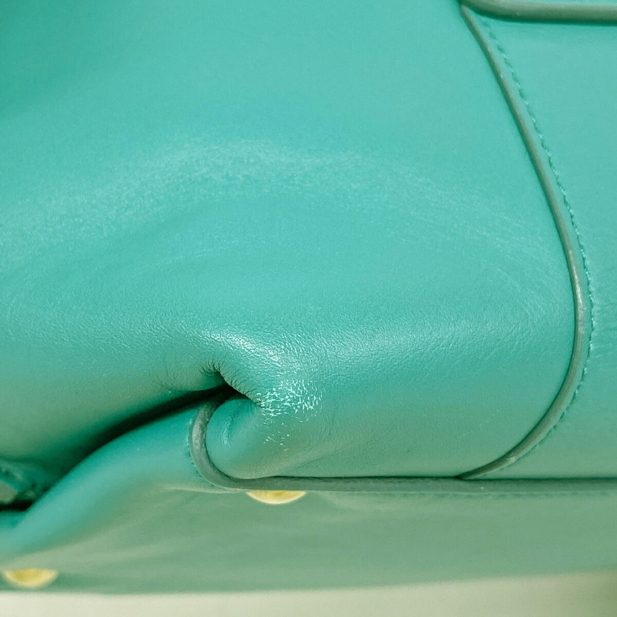 Salvatore Ferragamo Green Leather Handbag (Pre-Owned)