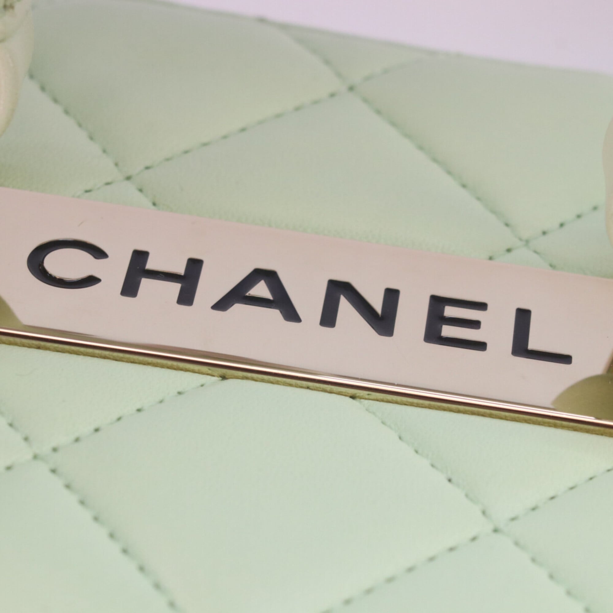 Chanel Lime Green Leather Shoulder Bag (Pre-Owned)