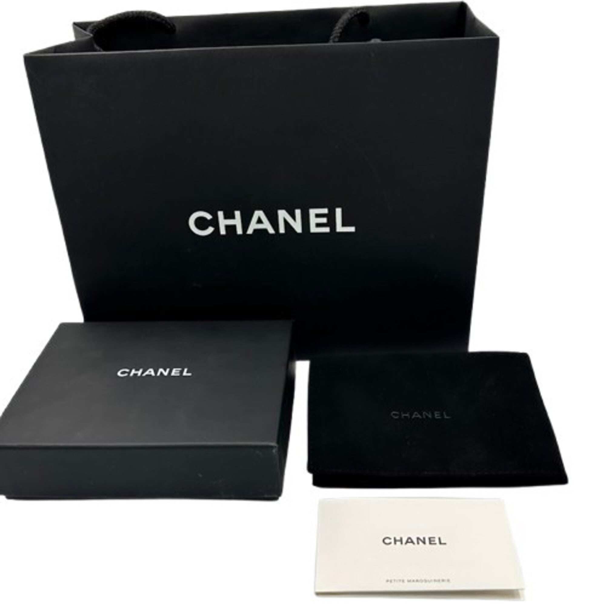 Chanel White Grained Calfskin Wallet (Bi-Fold) (Pre-Owned)