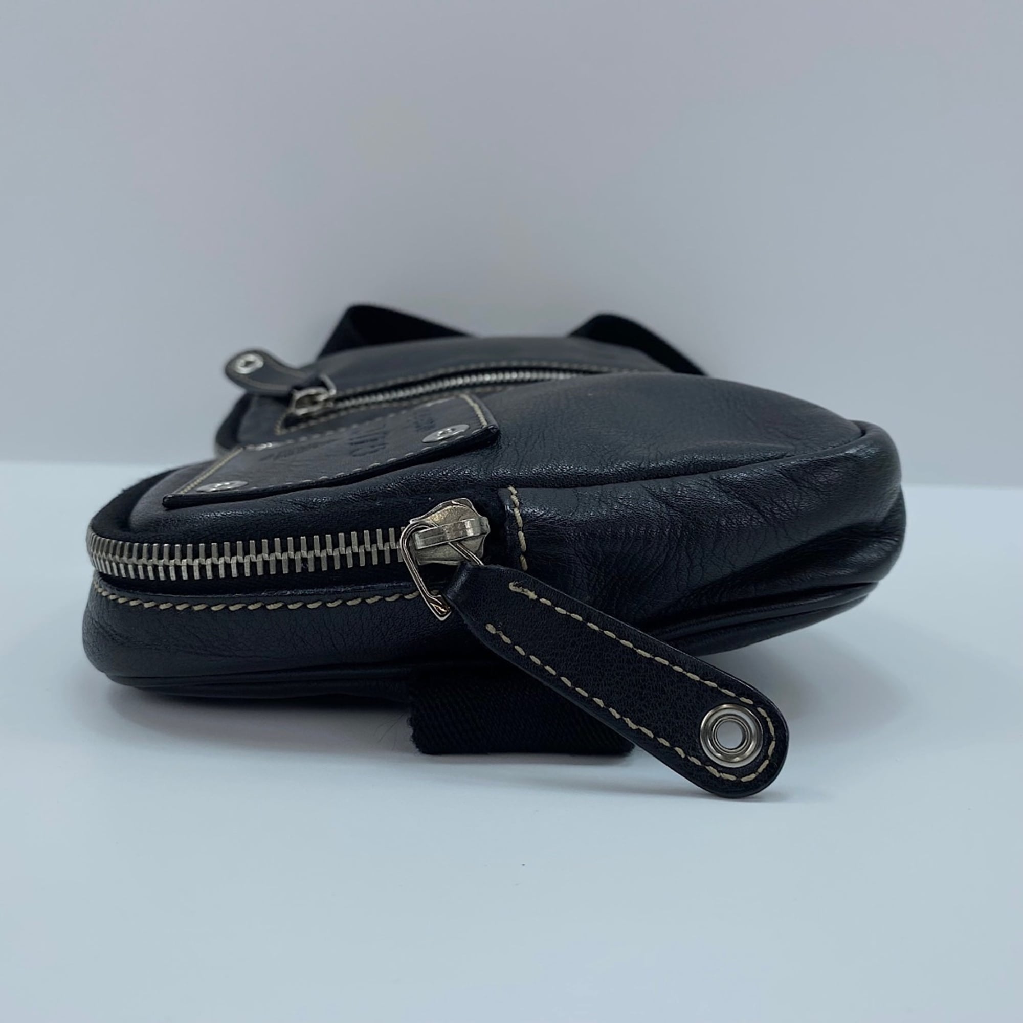 Gucci Black Leather Fanny Pack (Pre-Owned)