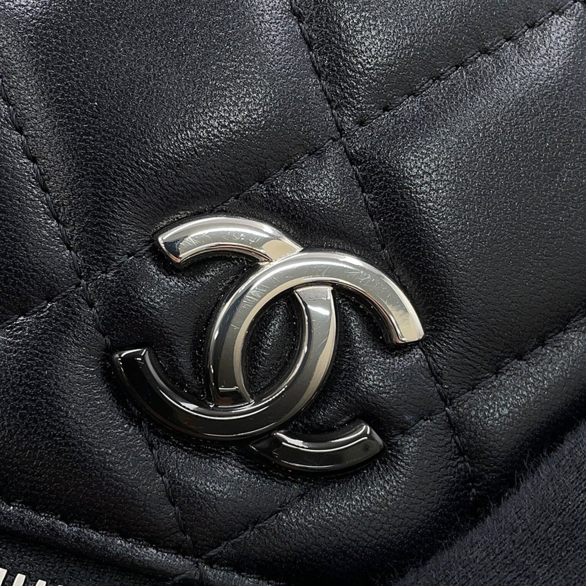 Chanel Black Quilting Handbag Shoulder Bag (Pre-Owned)