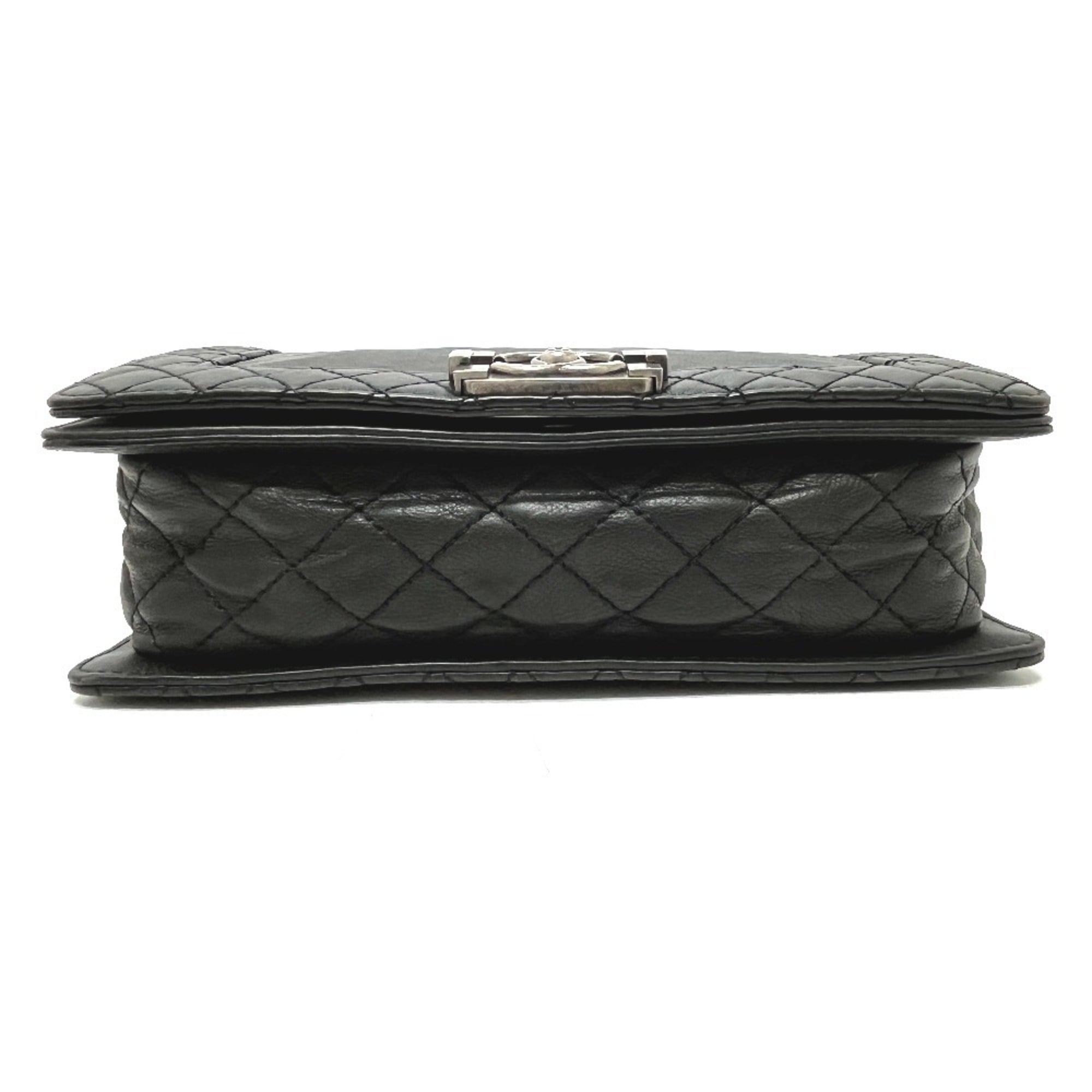 Chanel Boy Chanel Black Leather Shoulder Bag (Pre-Owned)