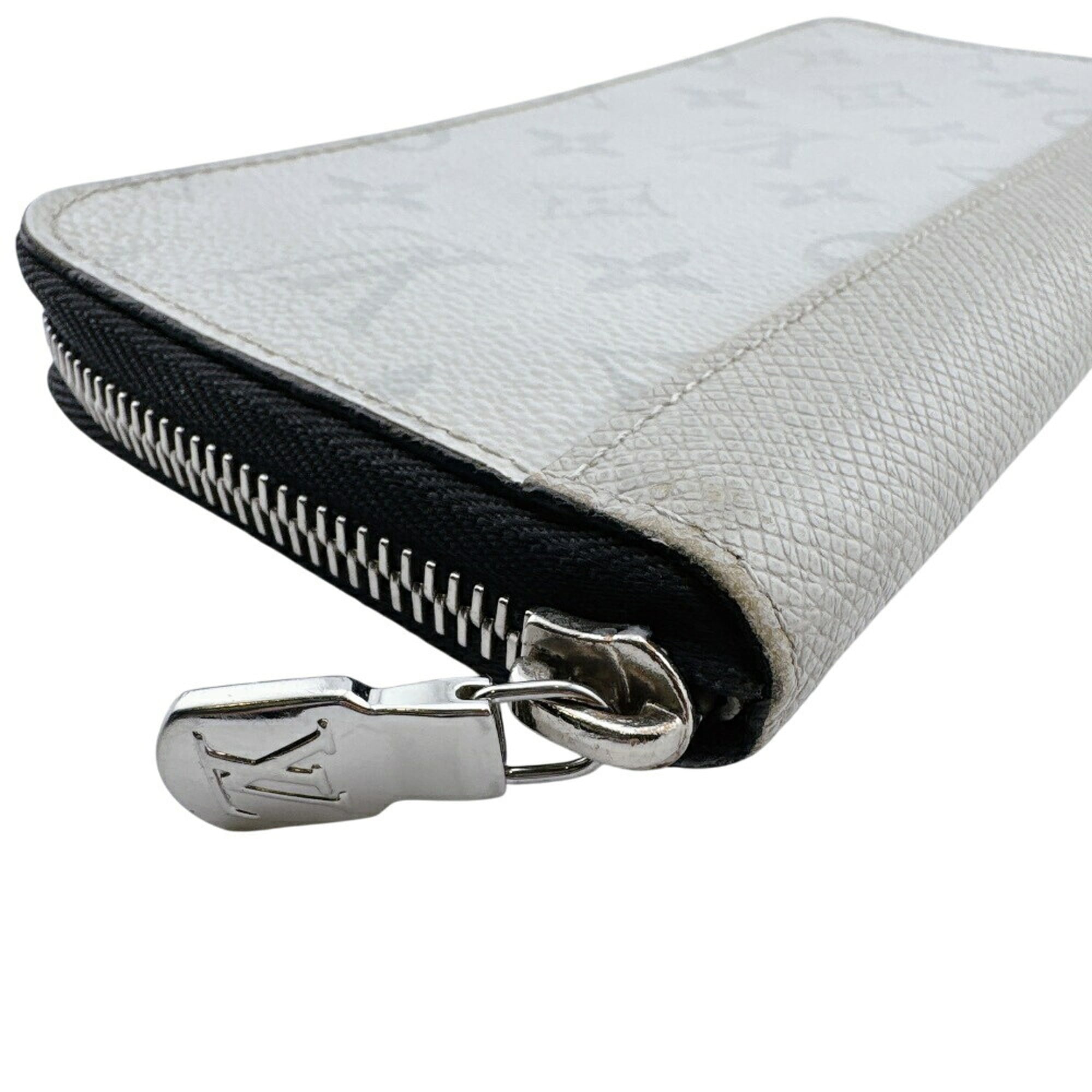 Louis Vuitton Taigarama Beige Leather Long Wallet (Bi-Fold) (Pre-Owned)