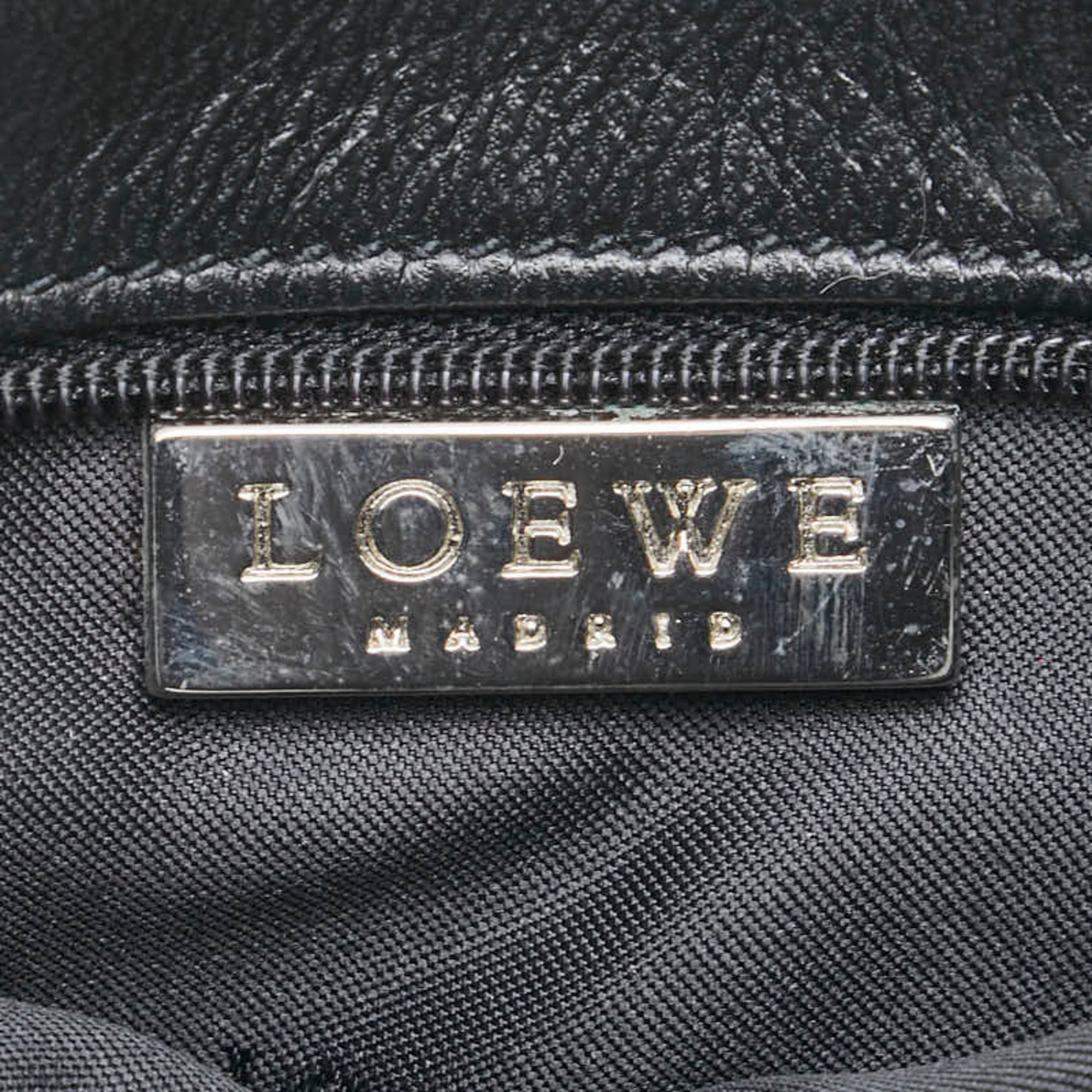 Loewe Black Leather Pochette Shoulder Bag (Pre-Owned)