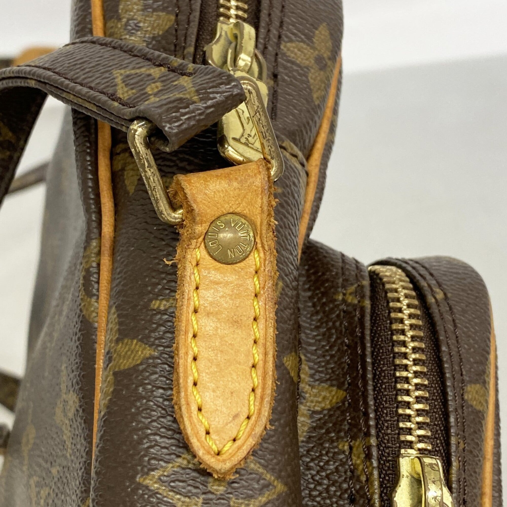 Louis Vuitton Brown Shoulder Bag (Pre-Owned)