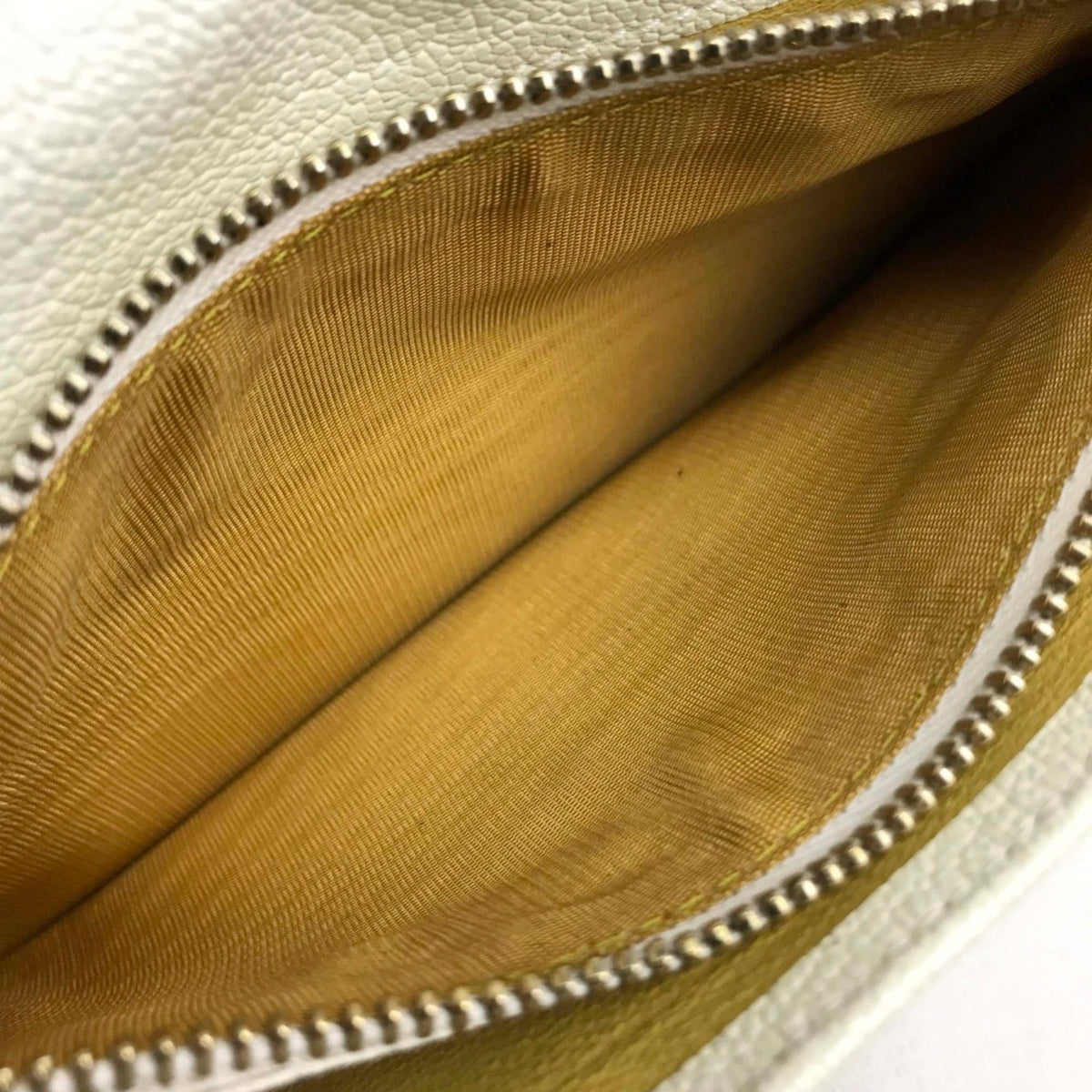 Bvlgari White Leather Long Wallet (Bi-Fold) (Pre-Owned)