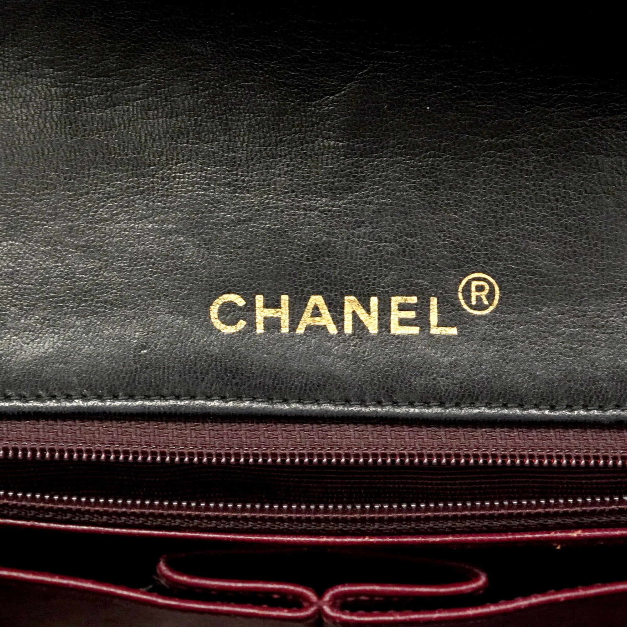 Chanel Black Leather Shoulder Bag (Pre-Owned)