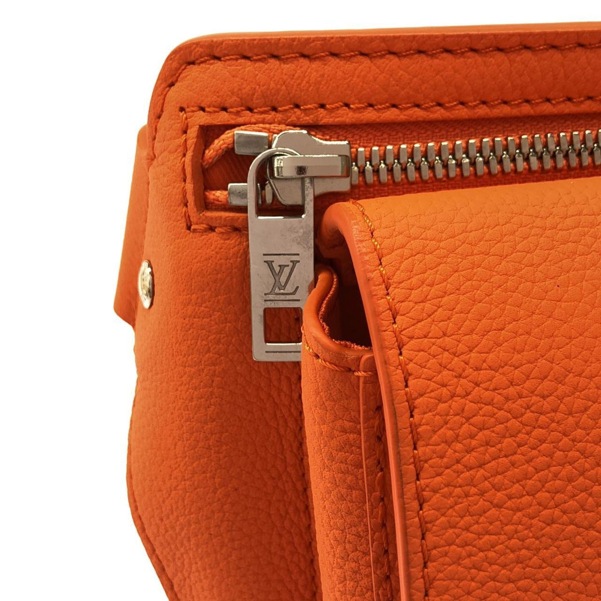 Louis Vuitton Orange Leather Shoulder Bag (Pre-Owned)