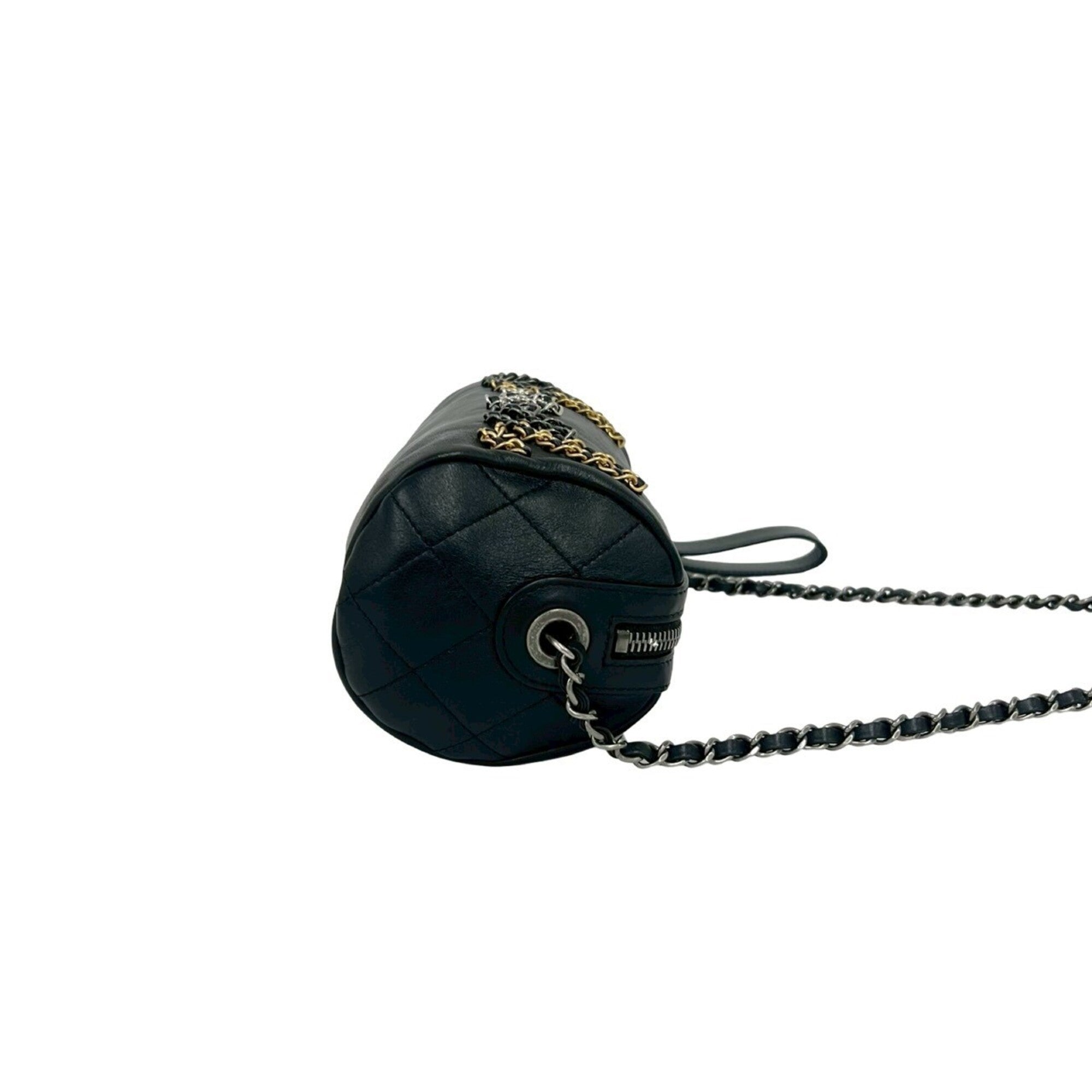 Chanel Black Leather Shoulder Bag (Pre-Owned)
