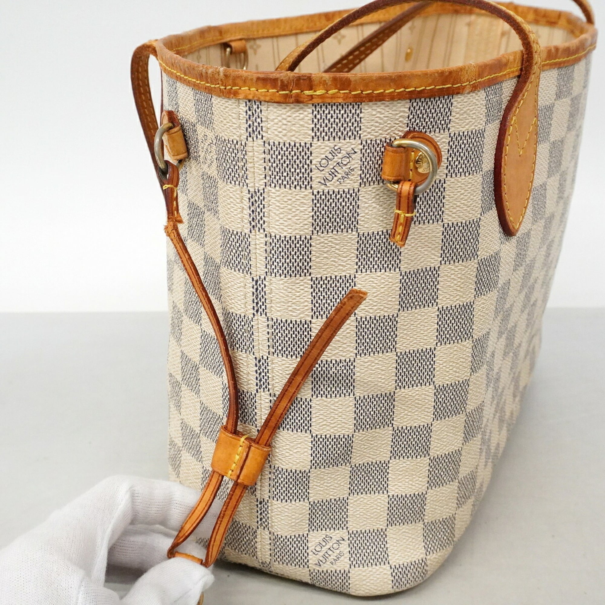 Louis Vuitton White Tote Bag (Pre-Owned)