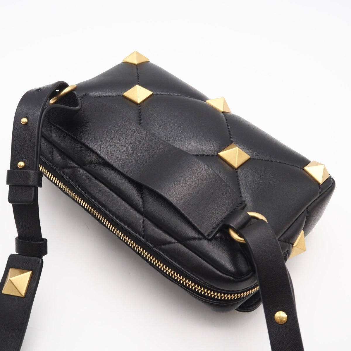 Valentino Black Leather Shoulder Bag (Pre-Owned)