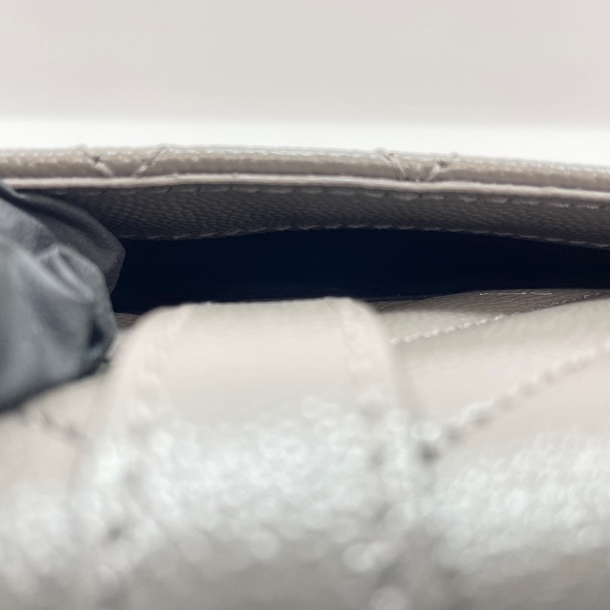 Yves Saint Laurent Gray Leather Shoulder Bag (Pre-Owned)