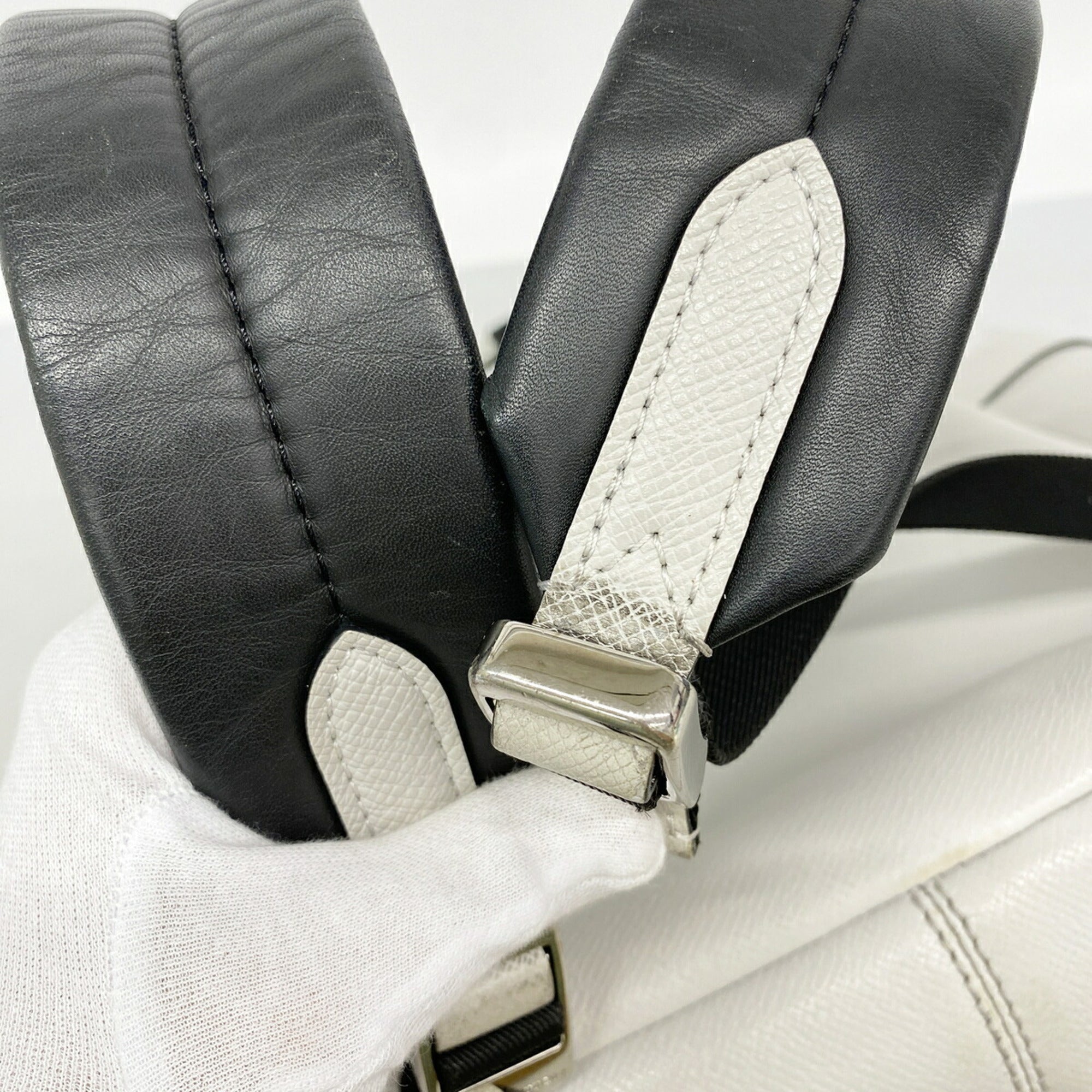 Louis Vuitton Blanc Backpack (Pre-Owned)