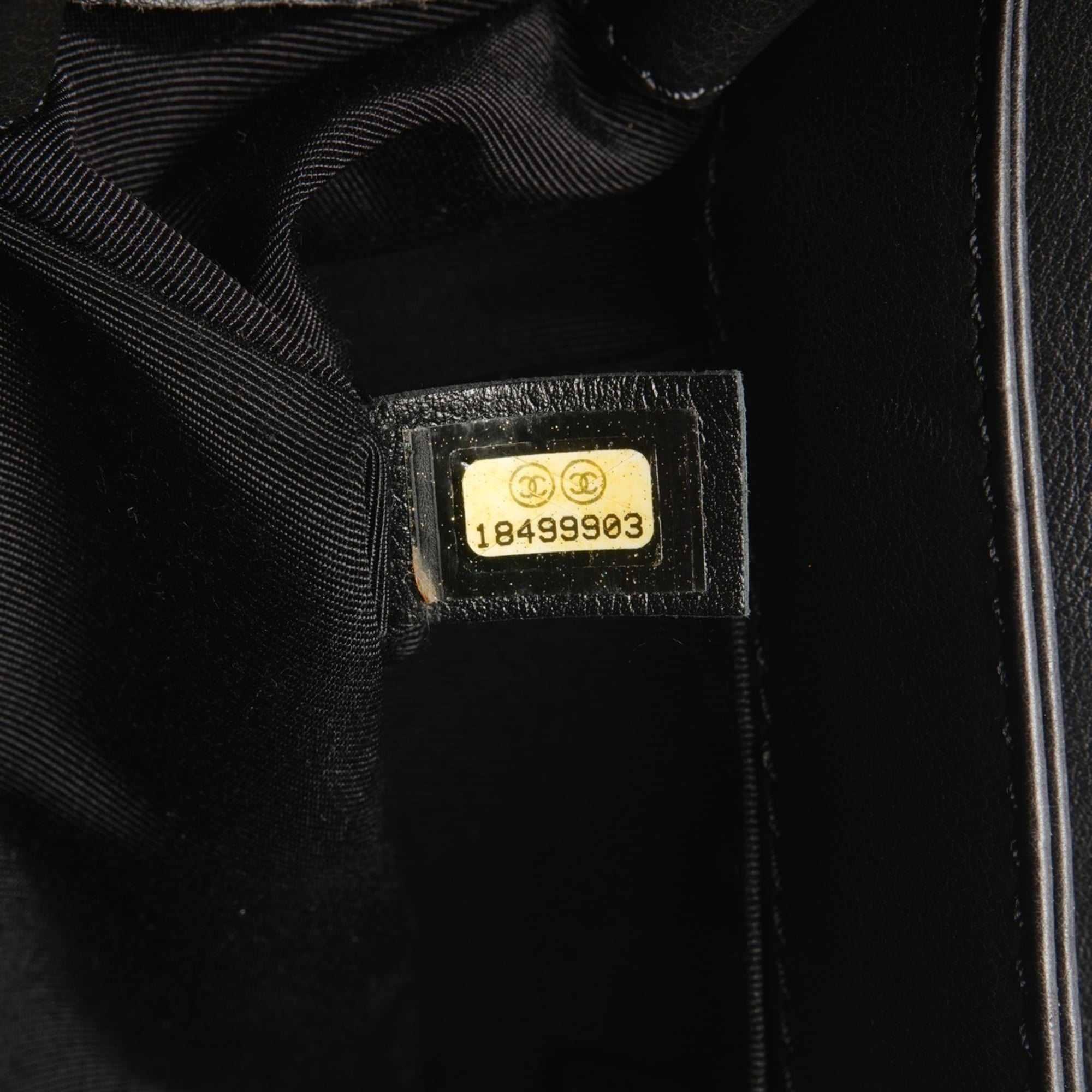 Chanel Black Shoulder Bag (Pre-Owned)