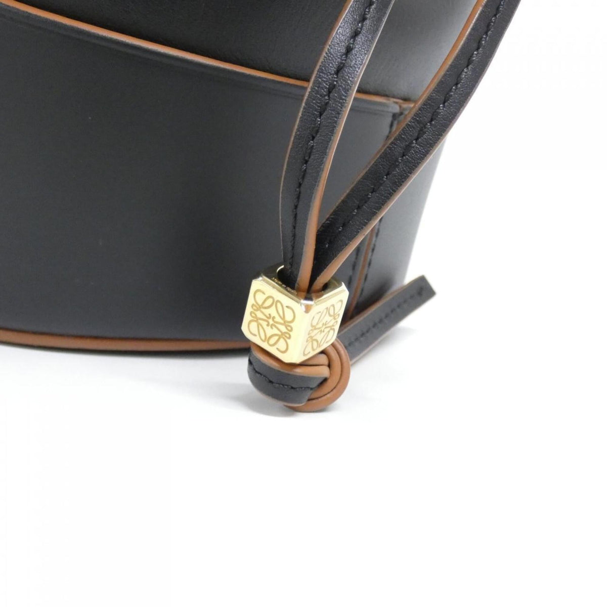 Loewe Black Leather Handbag Shoulder Bag (Pre-Owned)